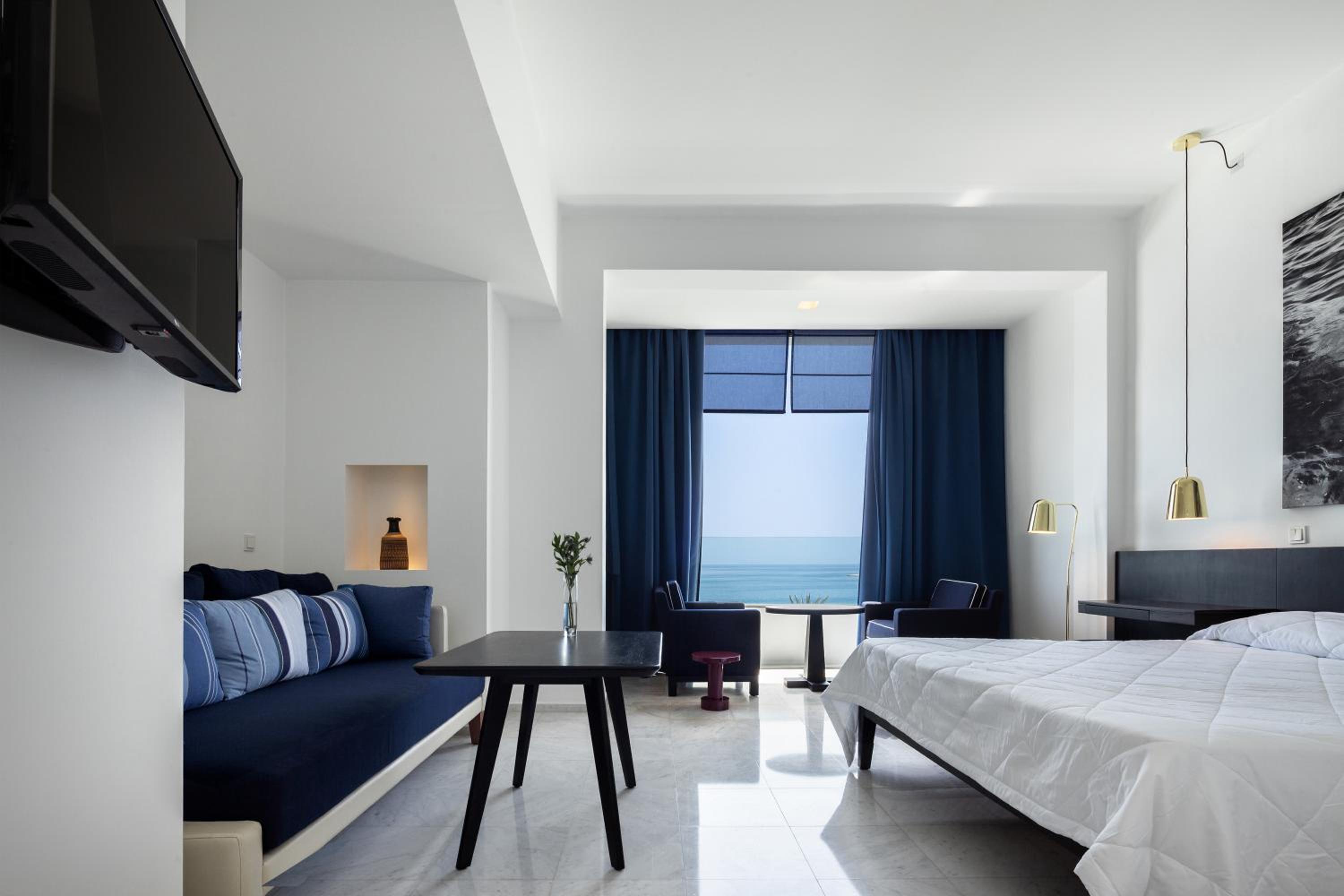 Junior Suite with Sea View - Photo 1