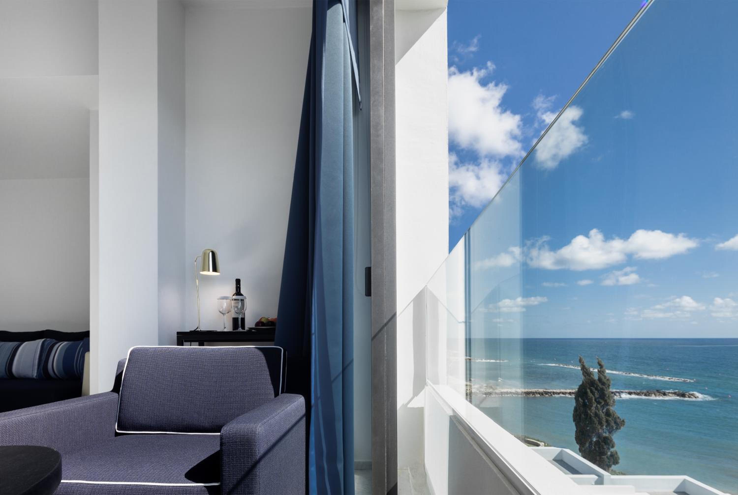 Junior Suite with Sea View - Photo 4