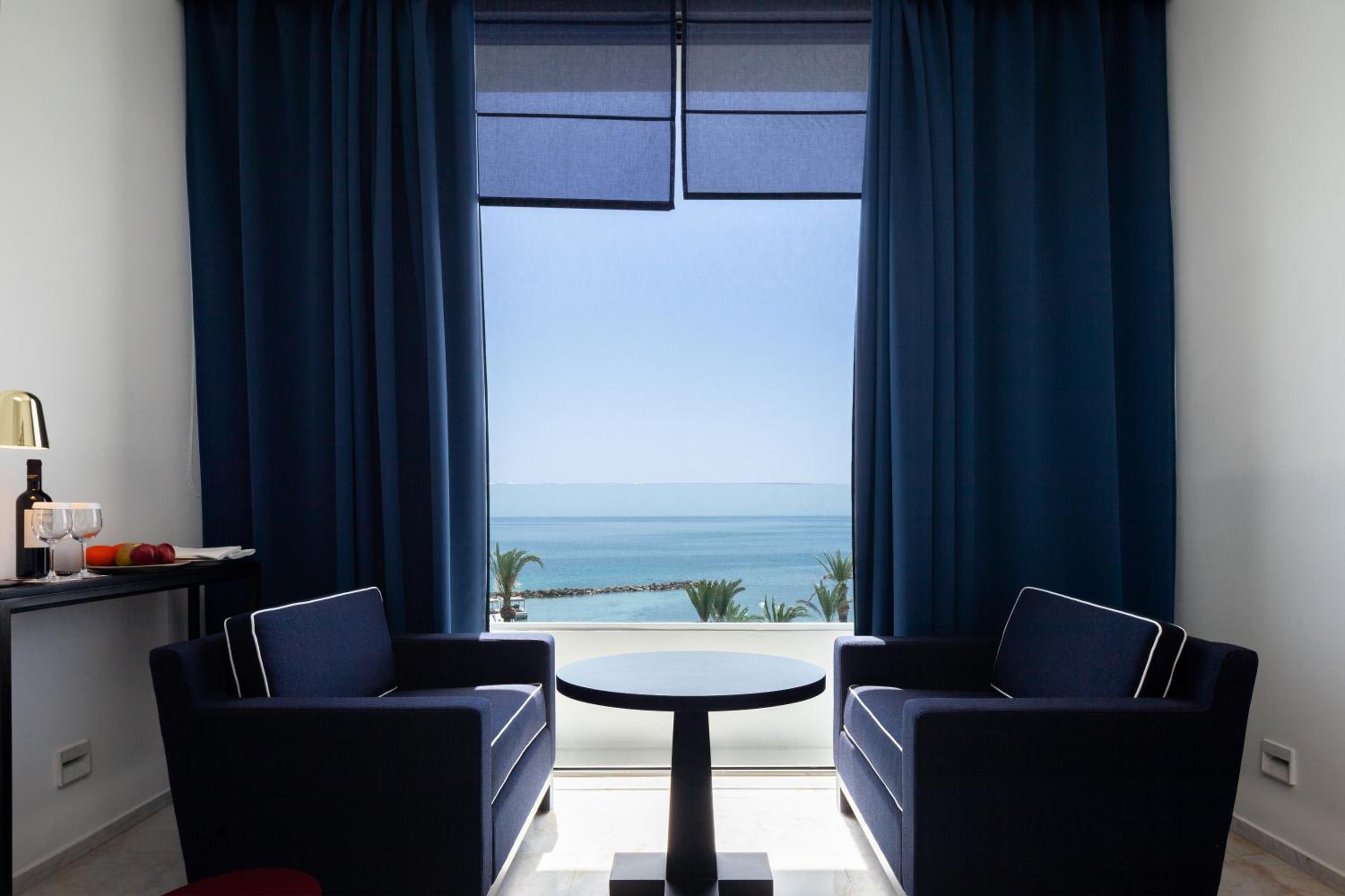 Junior Suite with Sea View - Photo 3