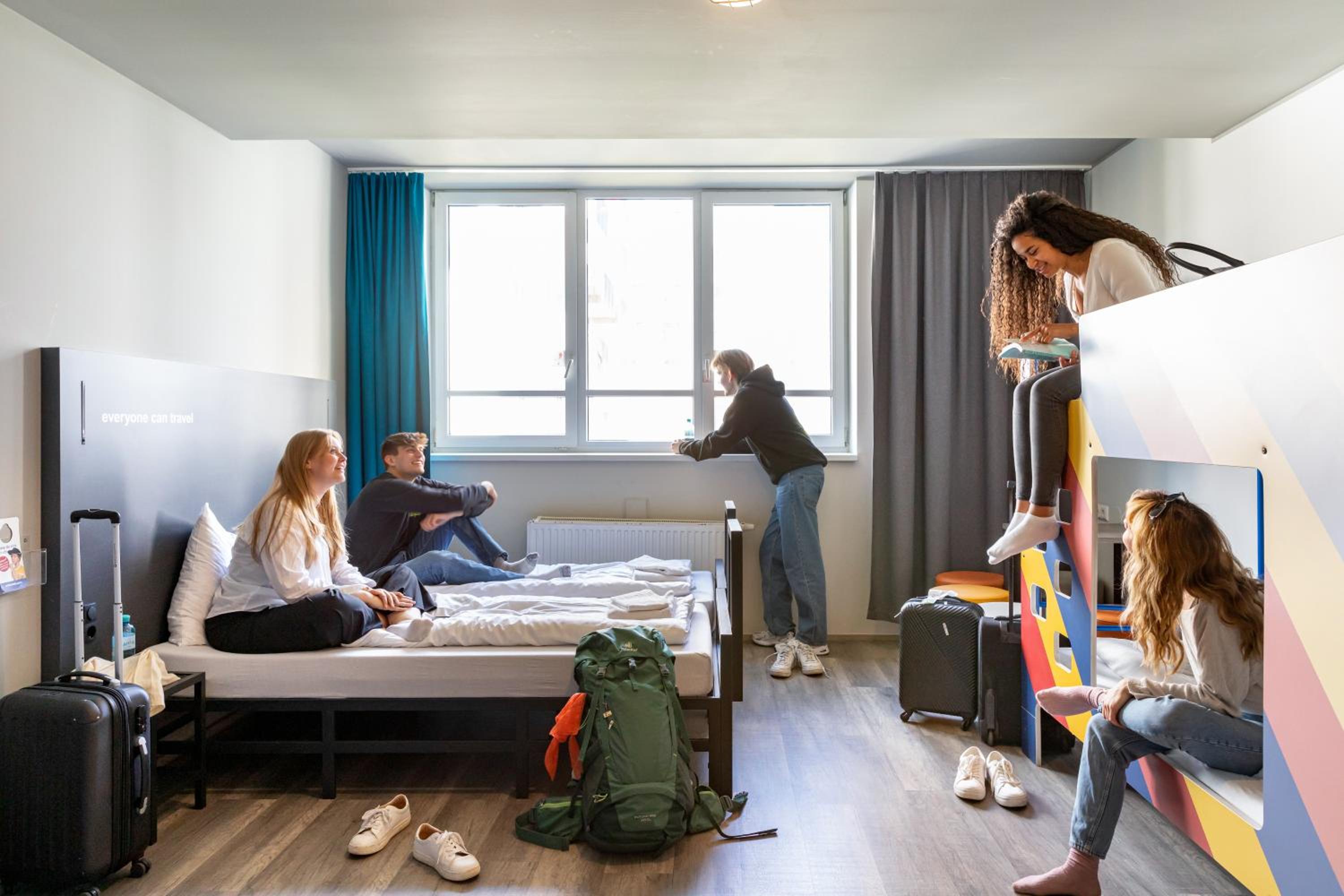 Family Room (2 Adults + 2 Children)