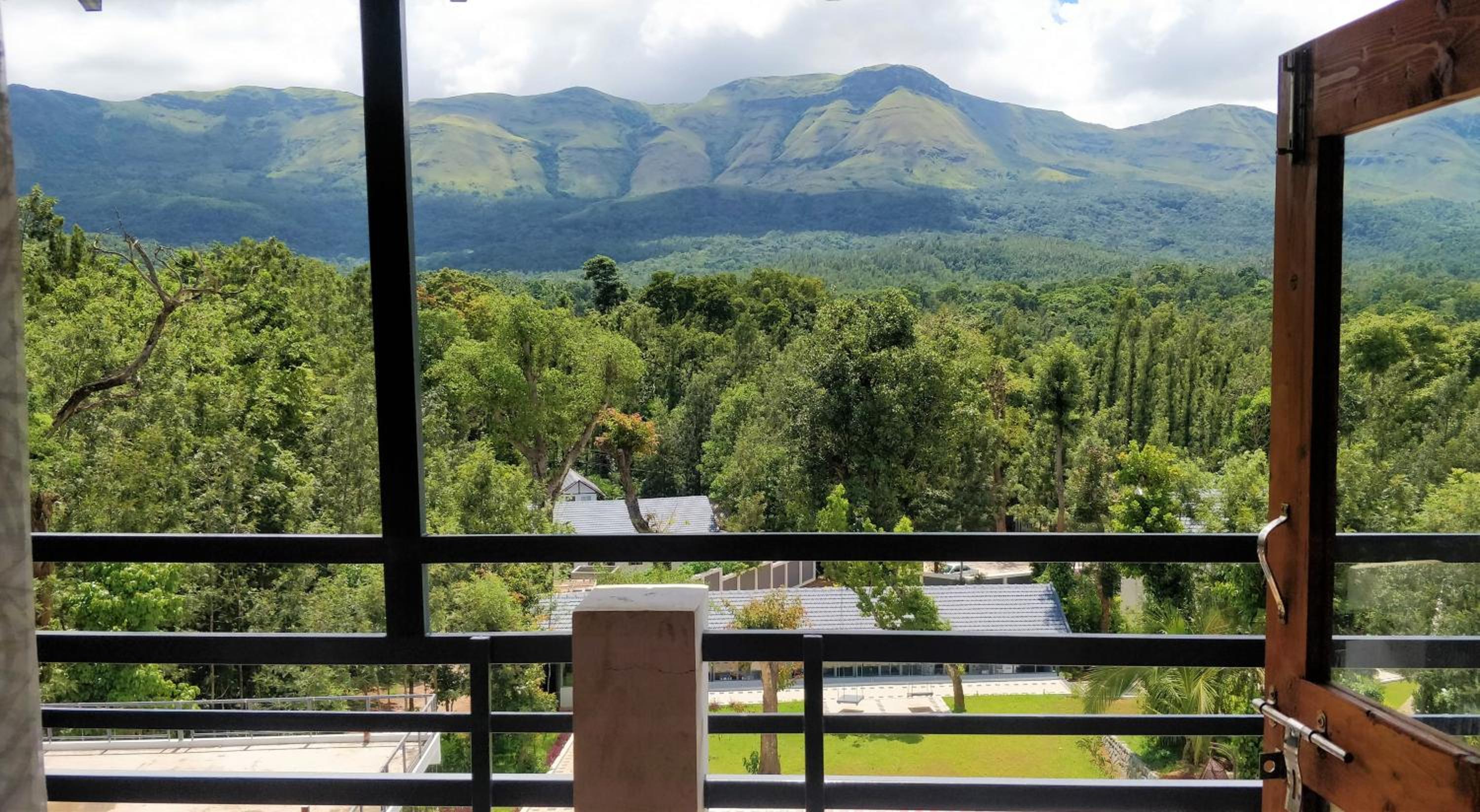 Studio with Mountain View - Photo 11