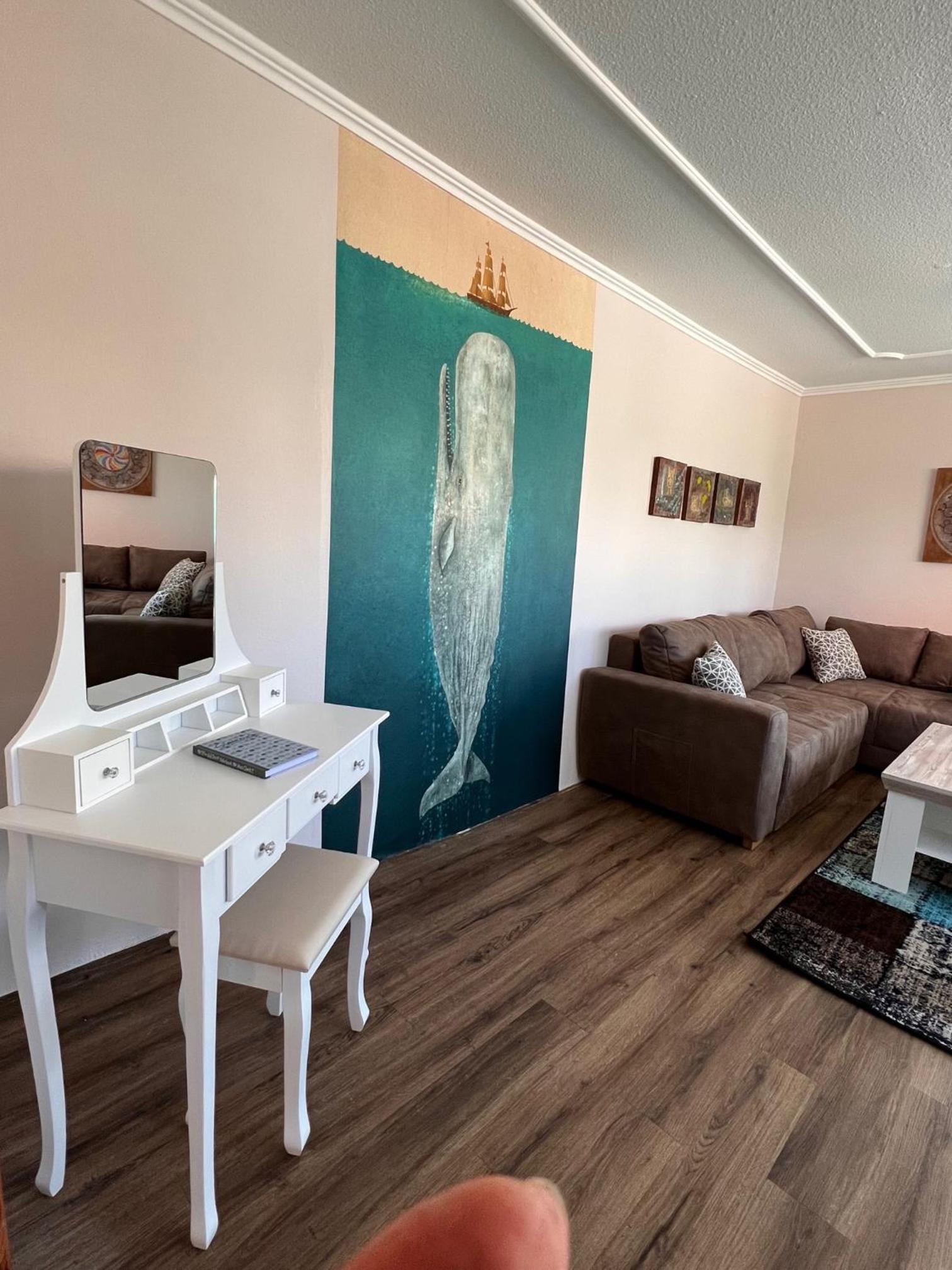 One-Bedroom Apartment - Photo 2