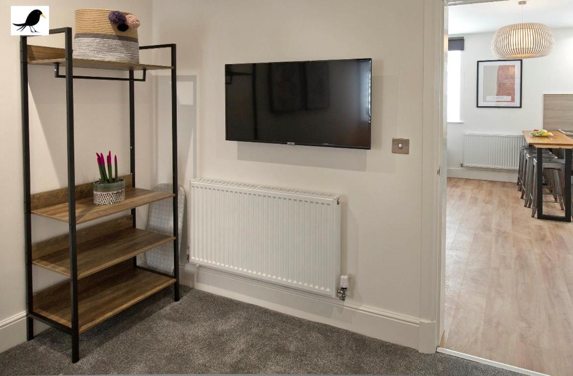 One-Bedroom Apartment - Photo 2