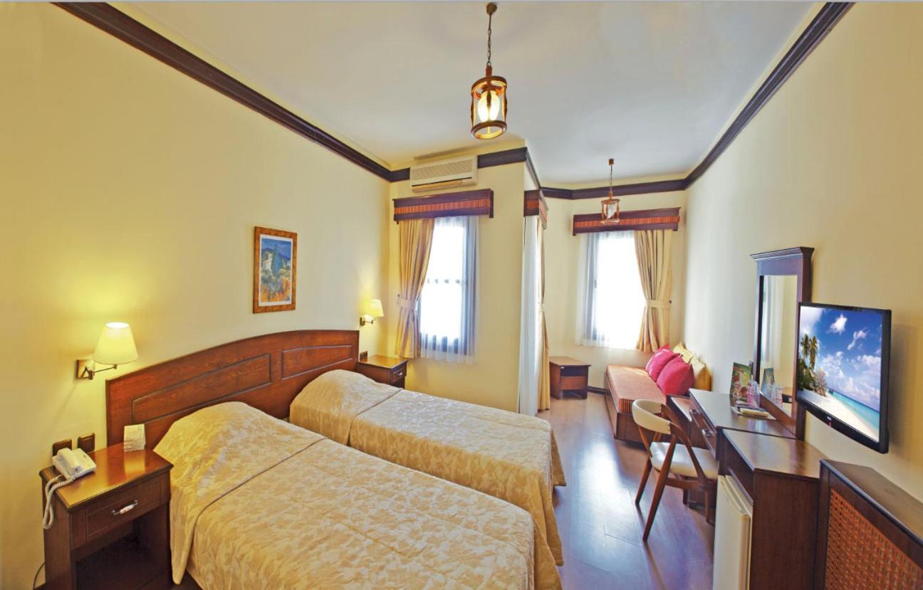 Double or Twin Room with Extra Bed photo 3