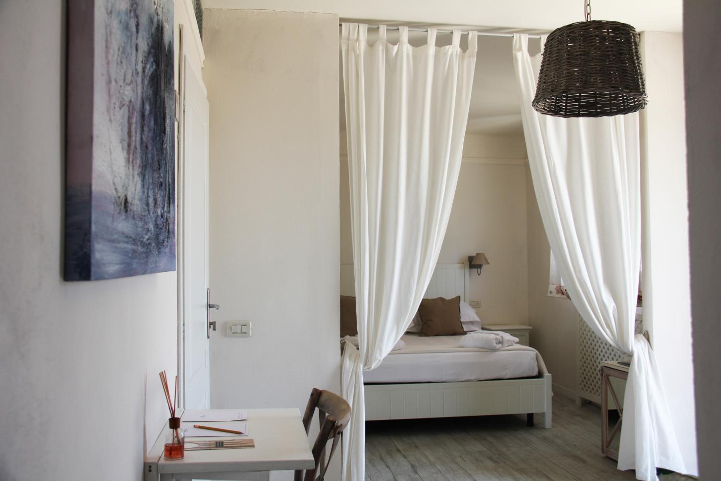 Junior Suite with Garden View - Photo 4