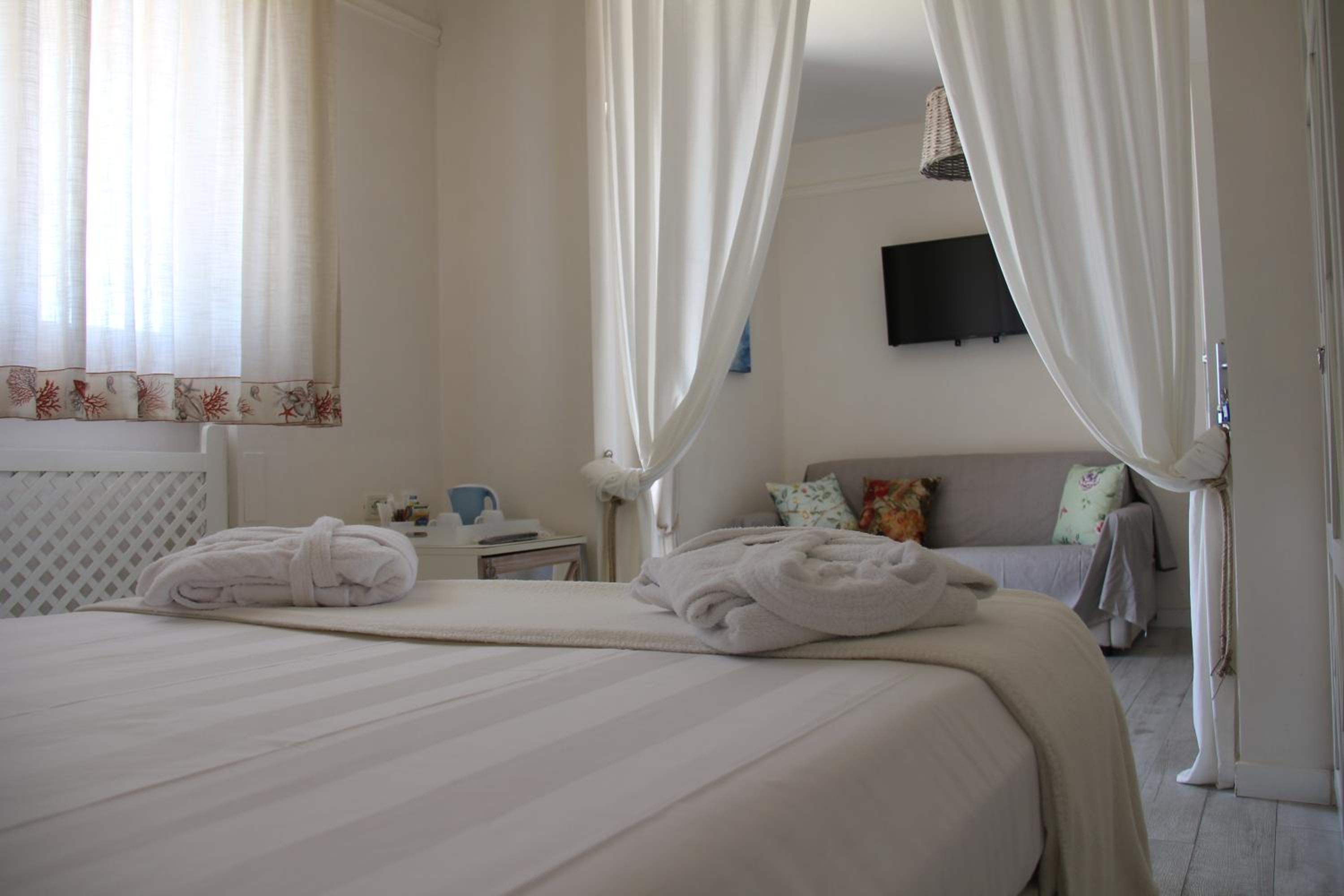 Junior Suite with Garden View - Photo 3
