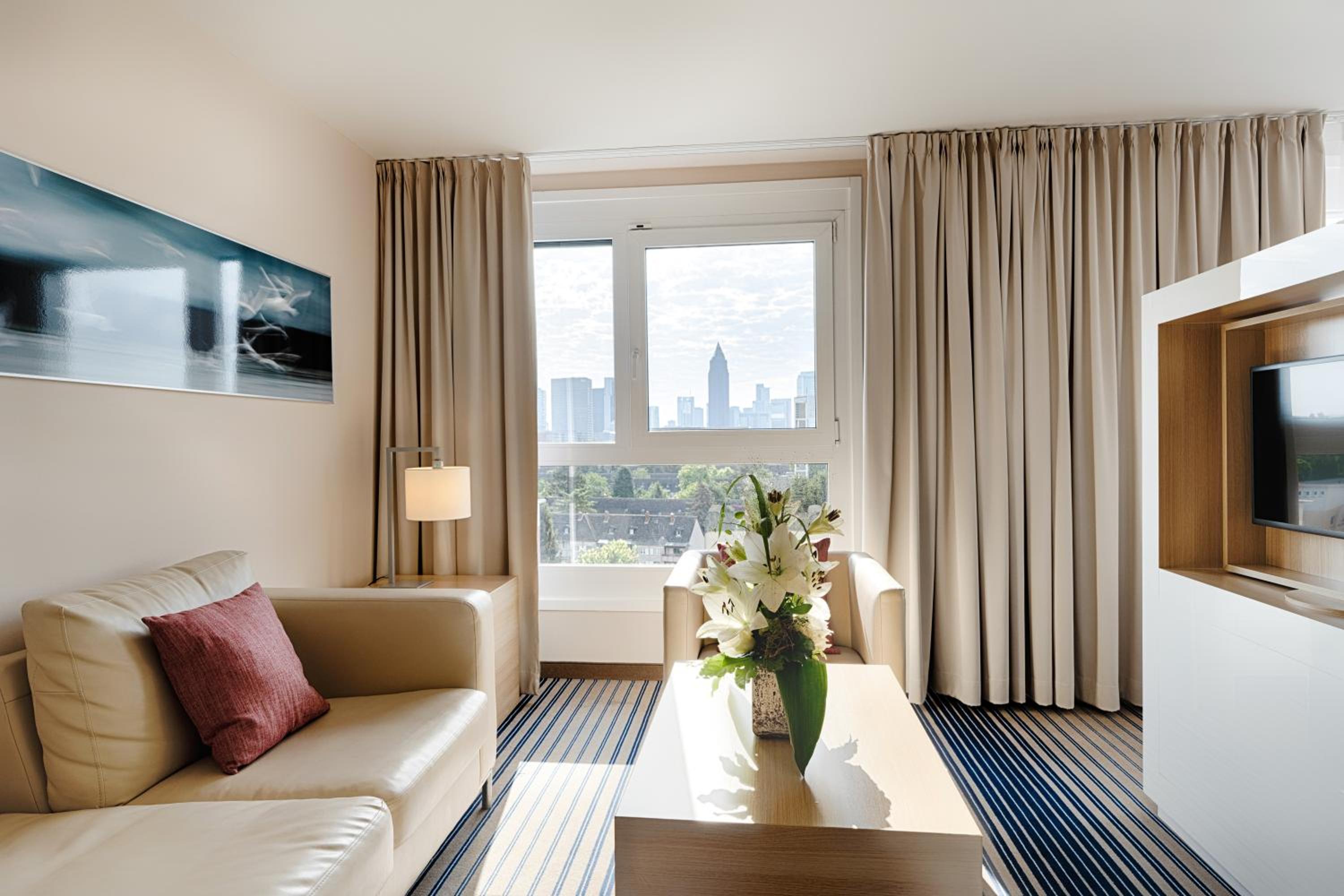 Twin Junior Suite with Sofa Bed and Bath Tub - Photo 7