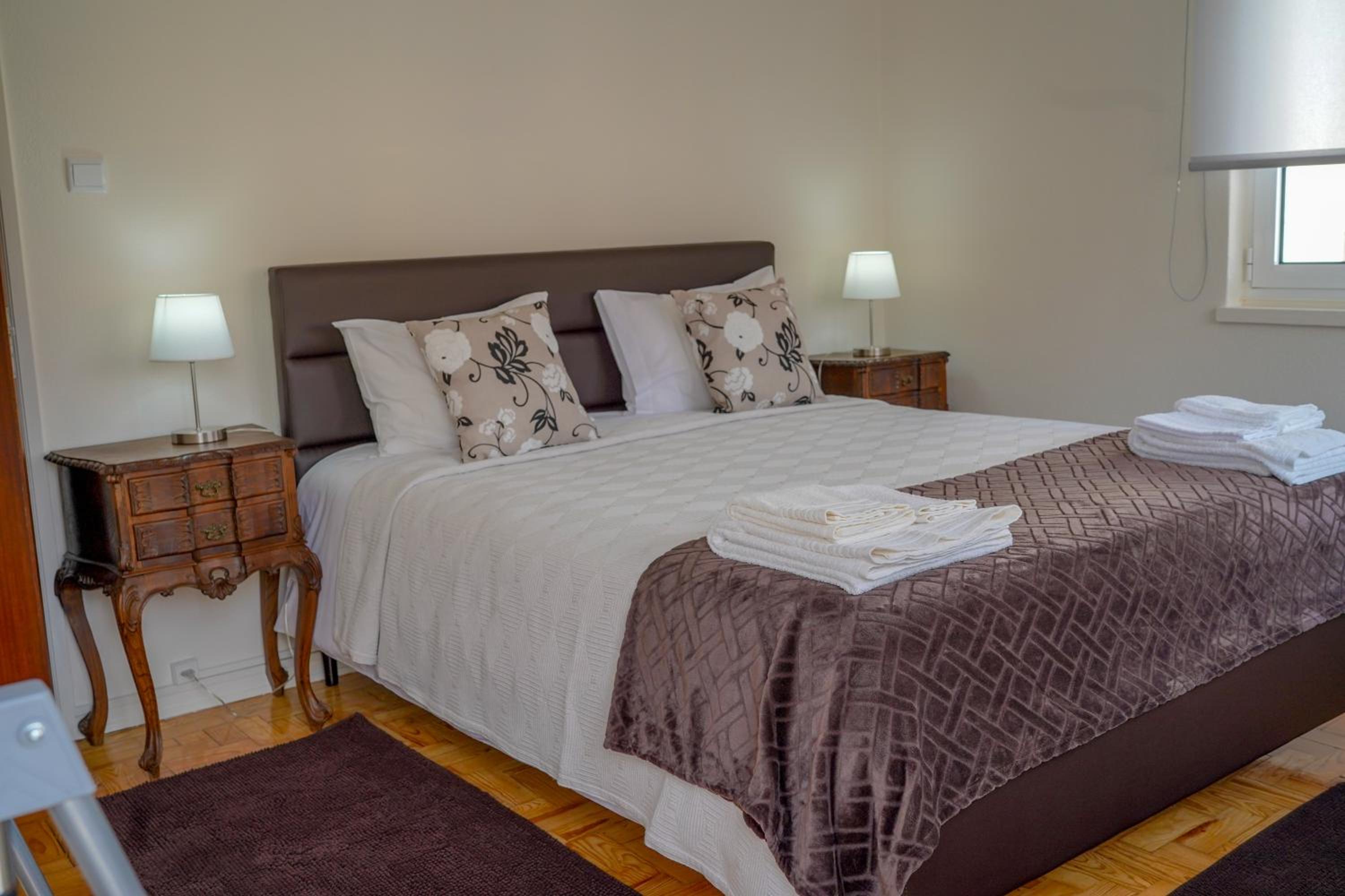 Three-Bedroom House - Photo 4