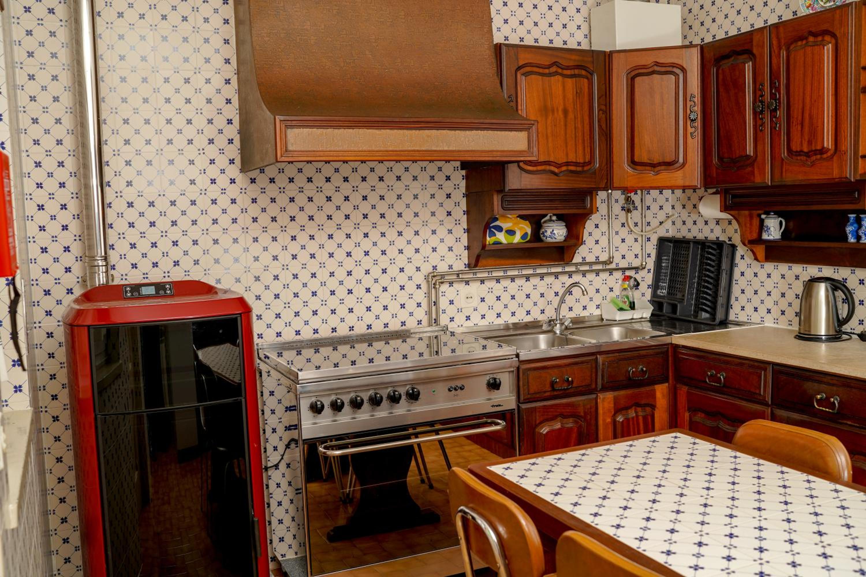 Three-Bedroom House - Photo 11