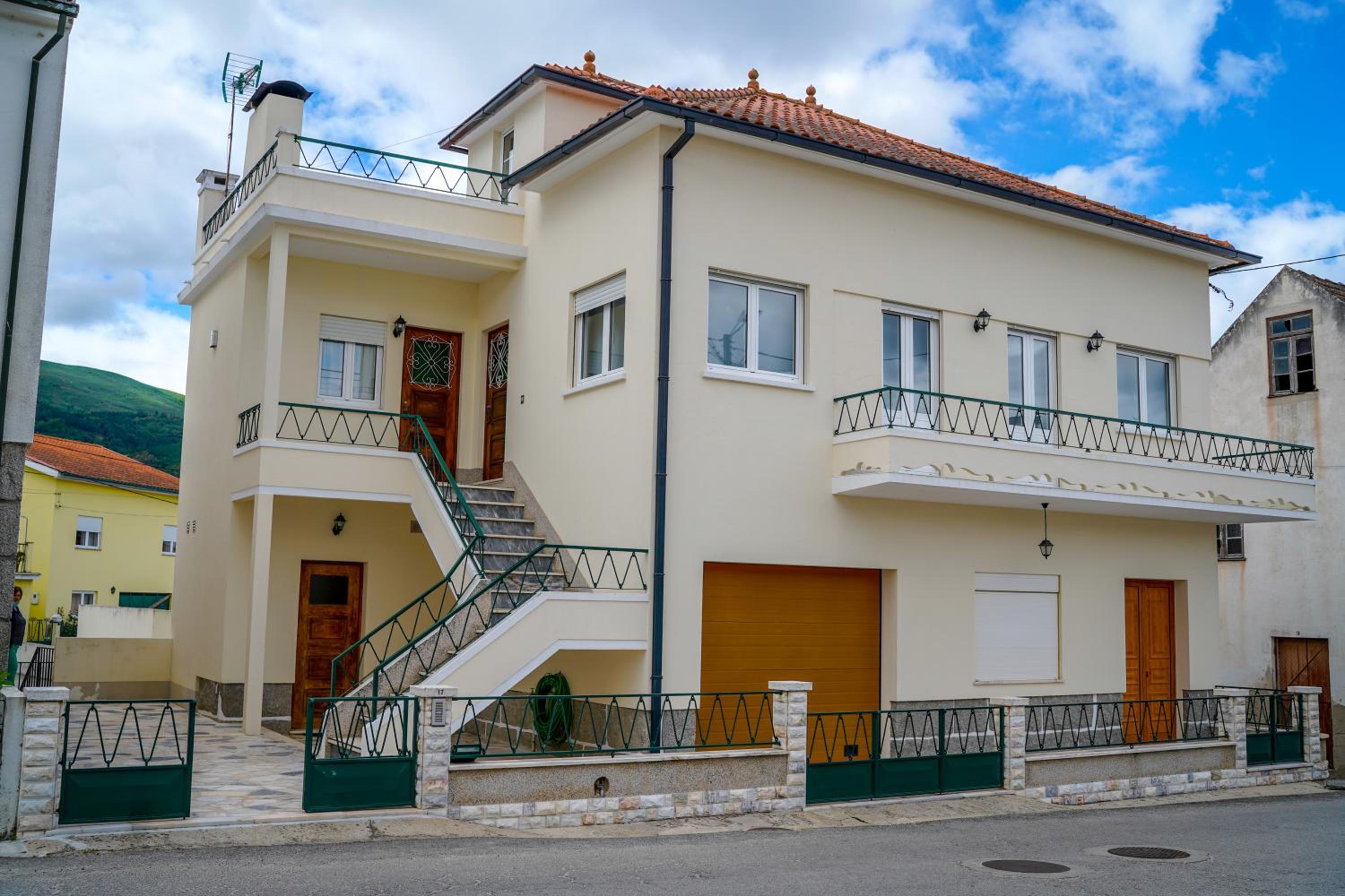 Three-Bedroom House - Photo 10