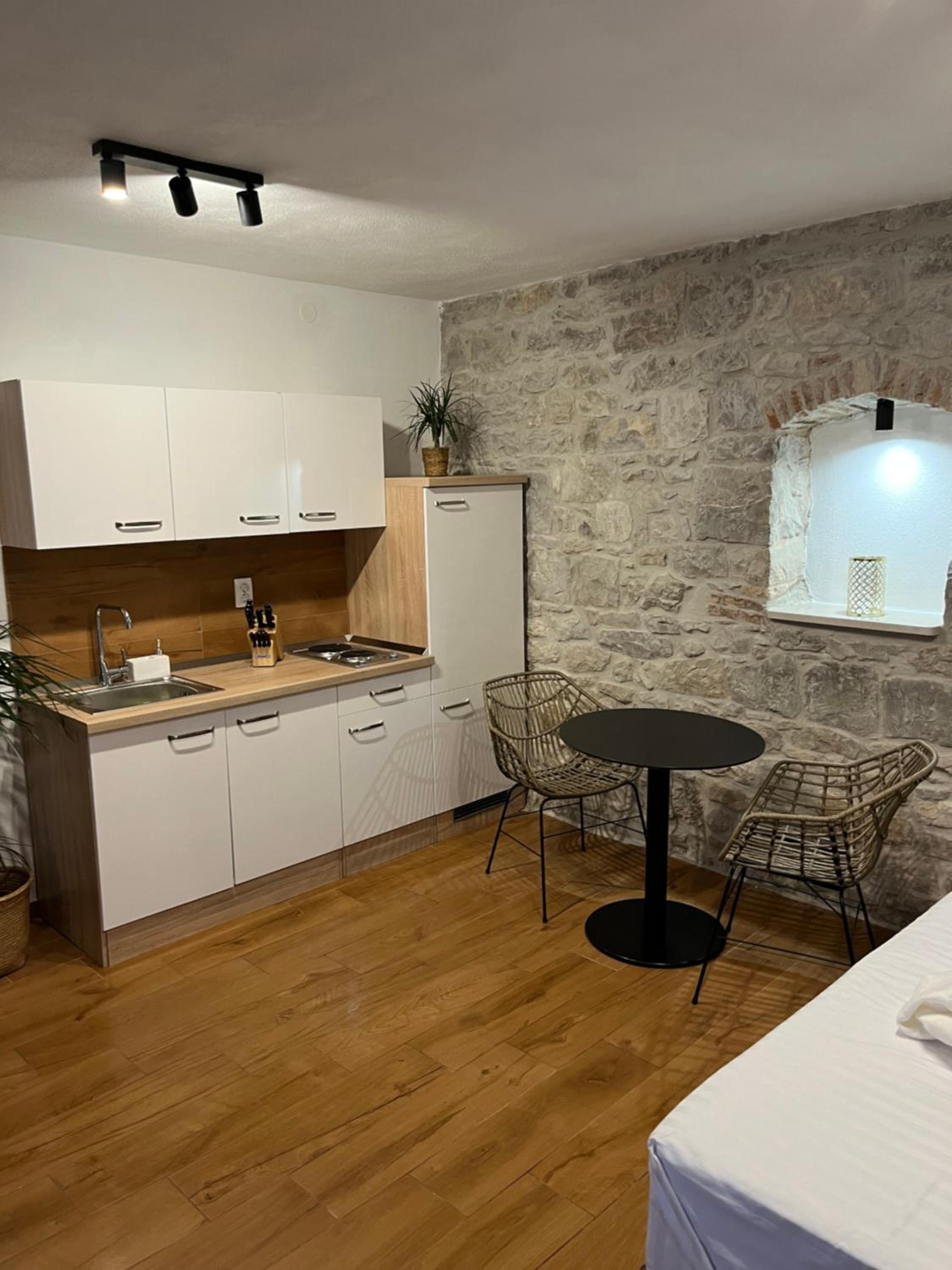 Studio Apartment - Photo 37