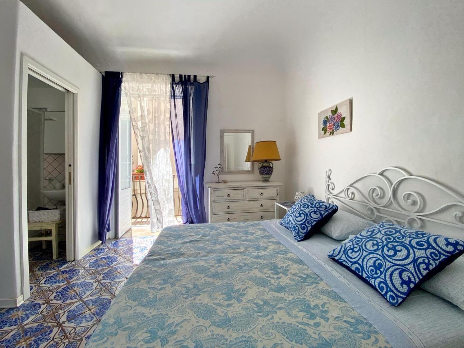 Double Room with Balcony - Photo 7