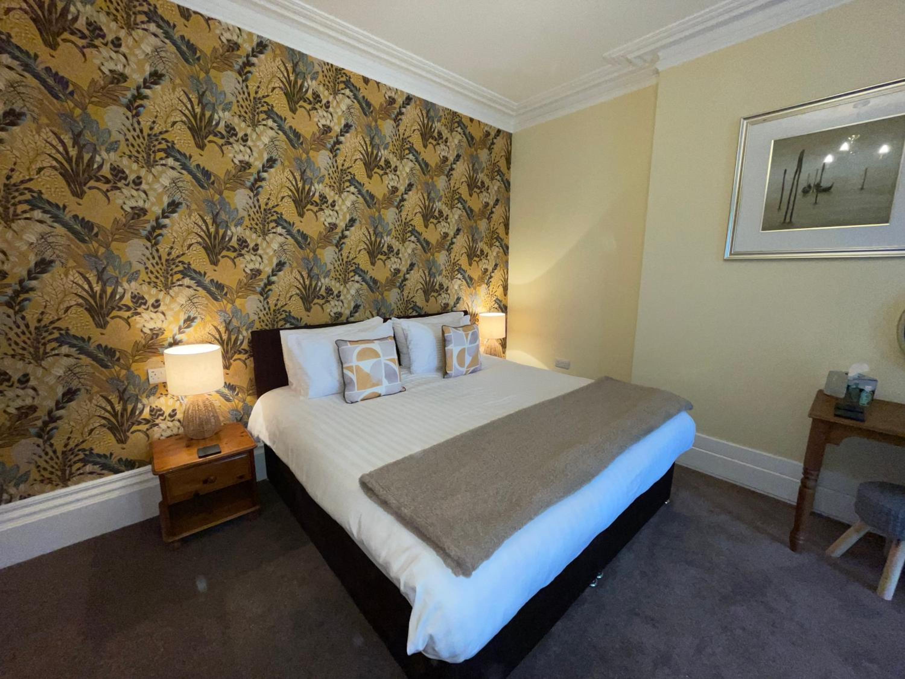 Double or Twin Room - Photo 9