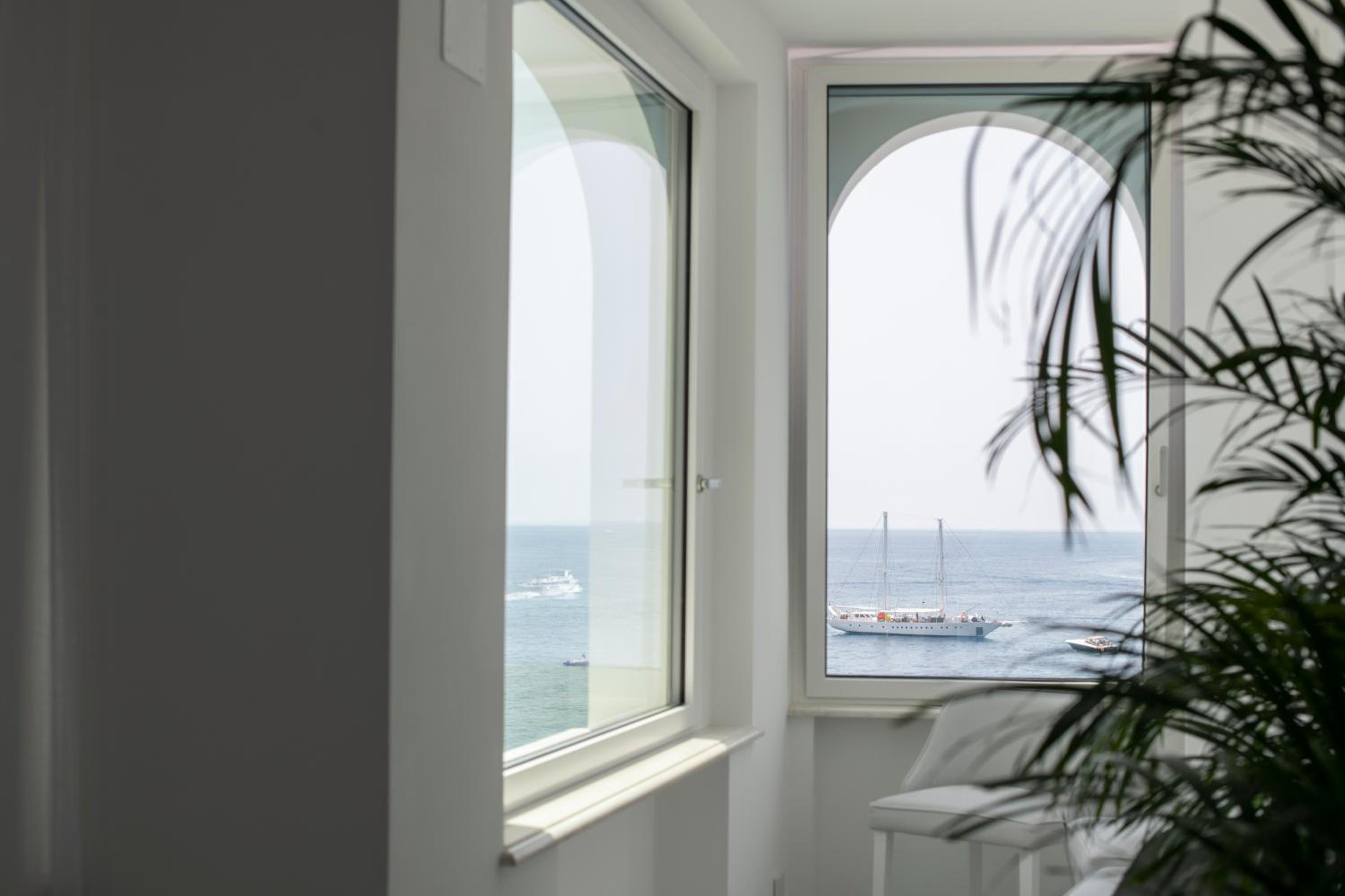Deluxe Double Room with Sea View photo 2