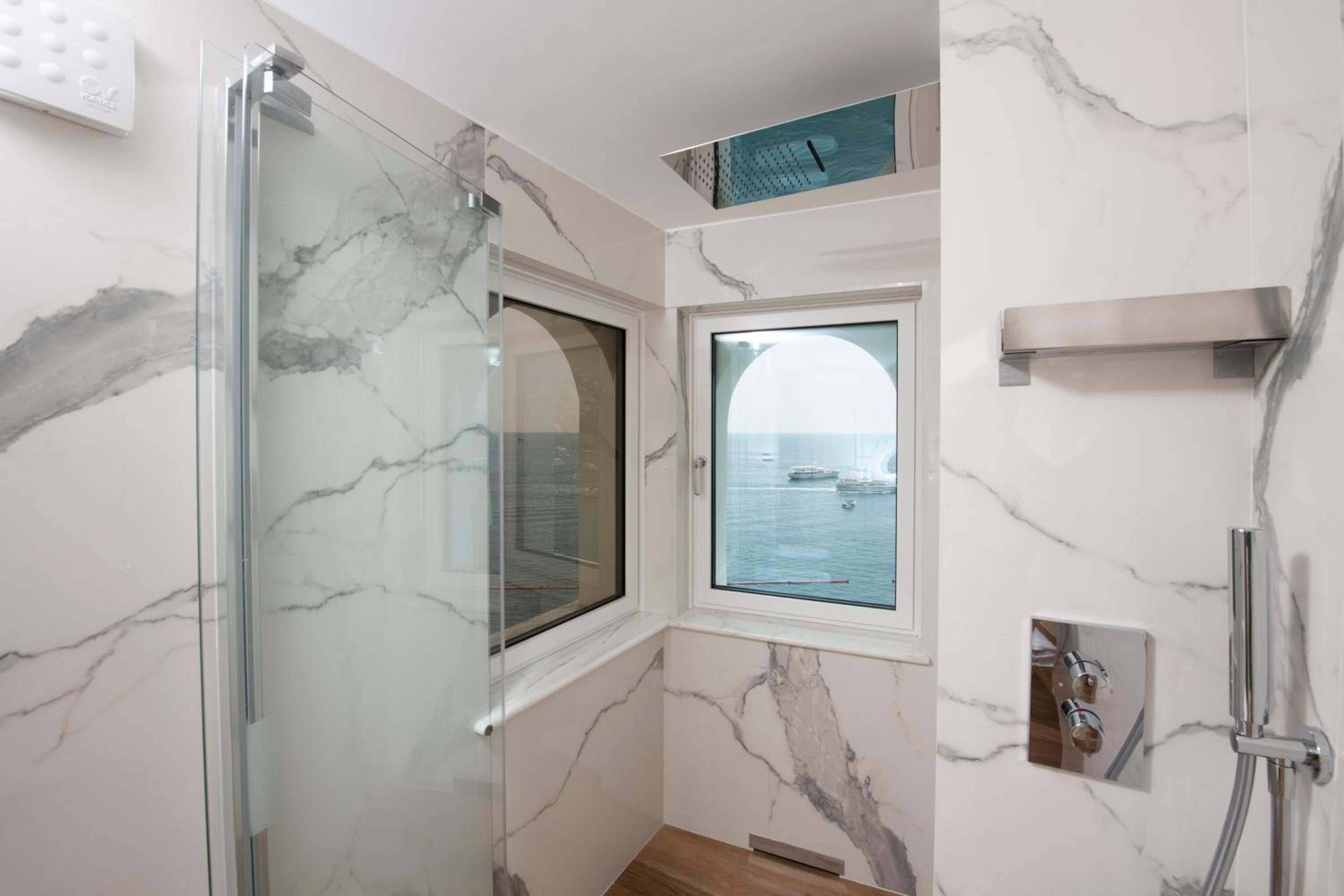 Deluxe Double Room with Sea View photo 3