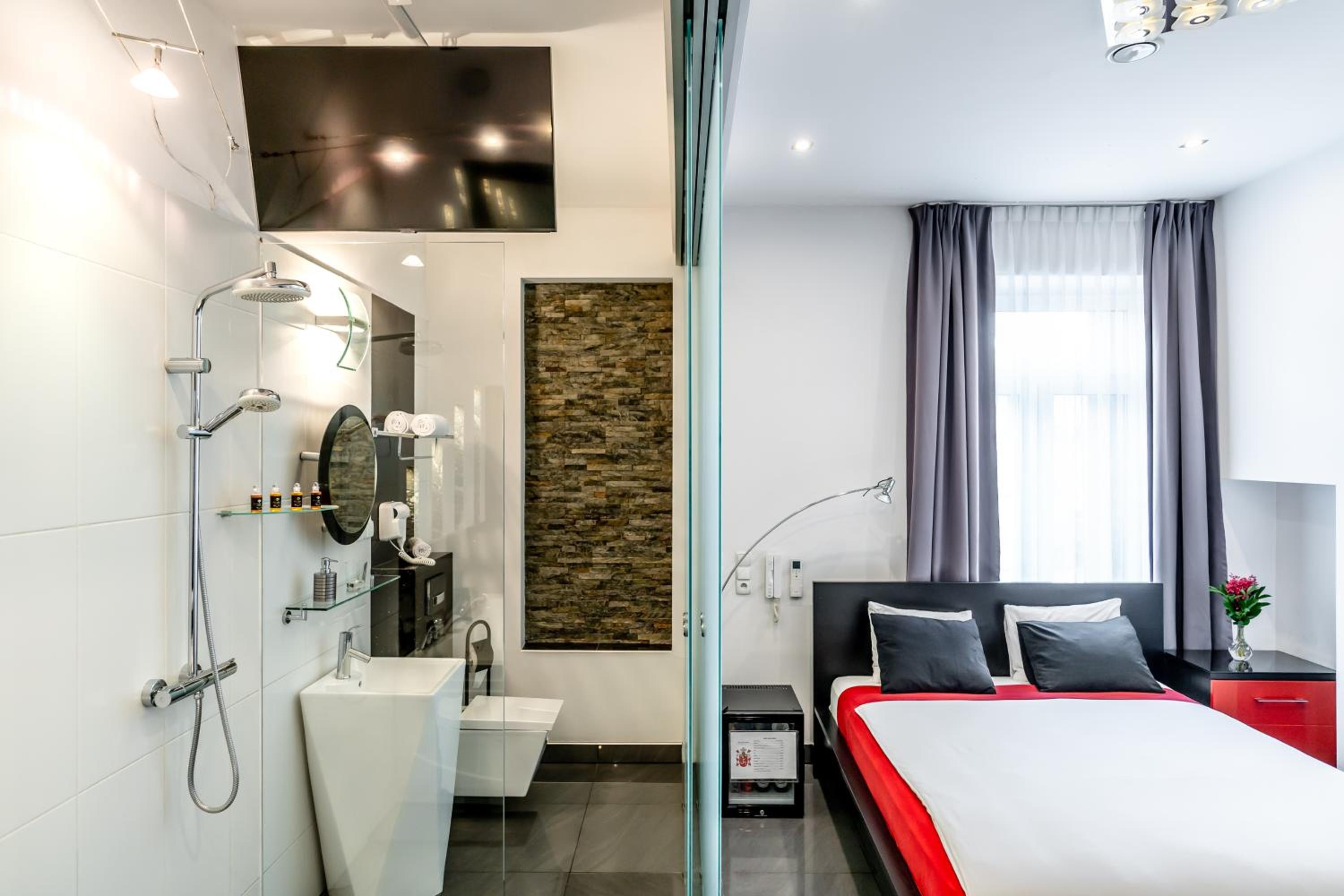 Luxury King Room with 2-person Hot Tub - Photo 28
