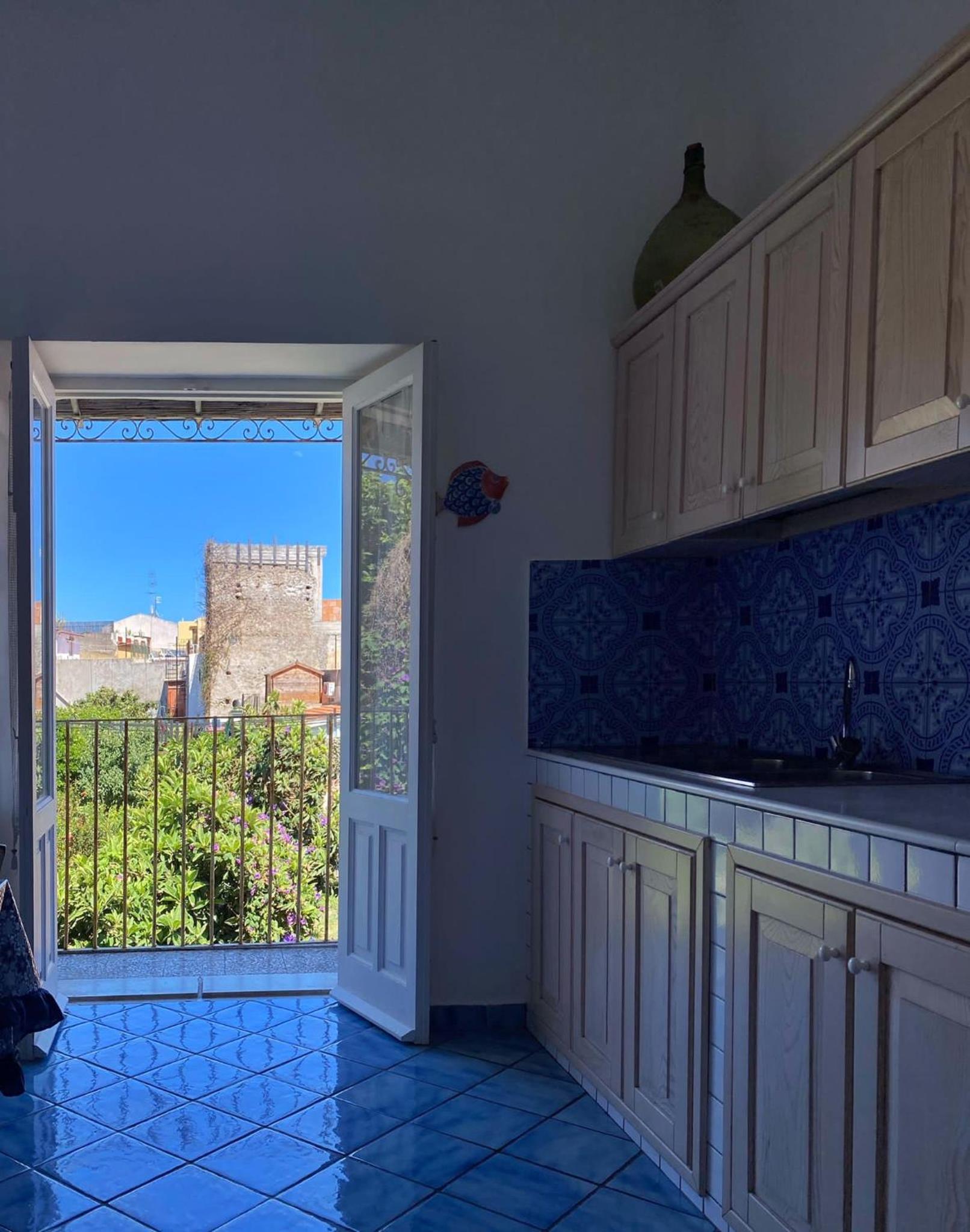 Double Room with Balcony - Photo 4