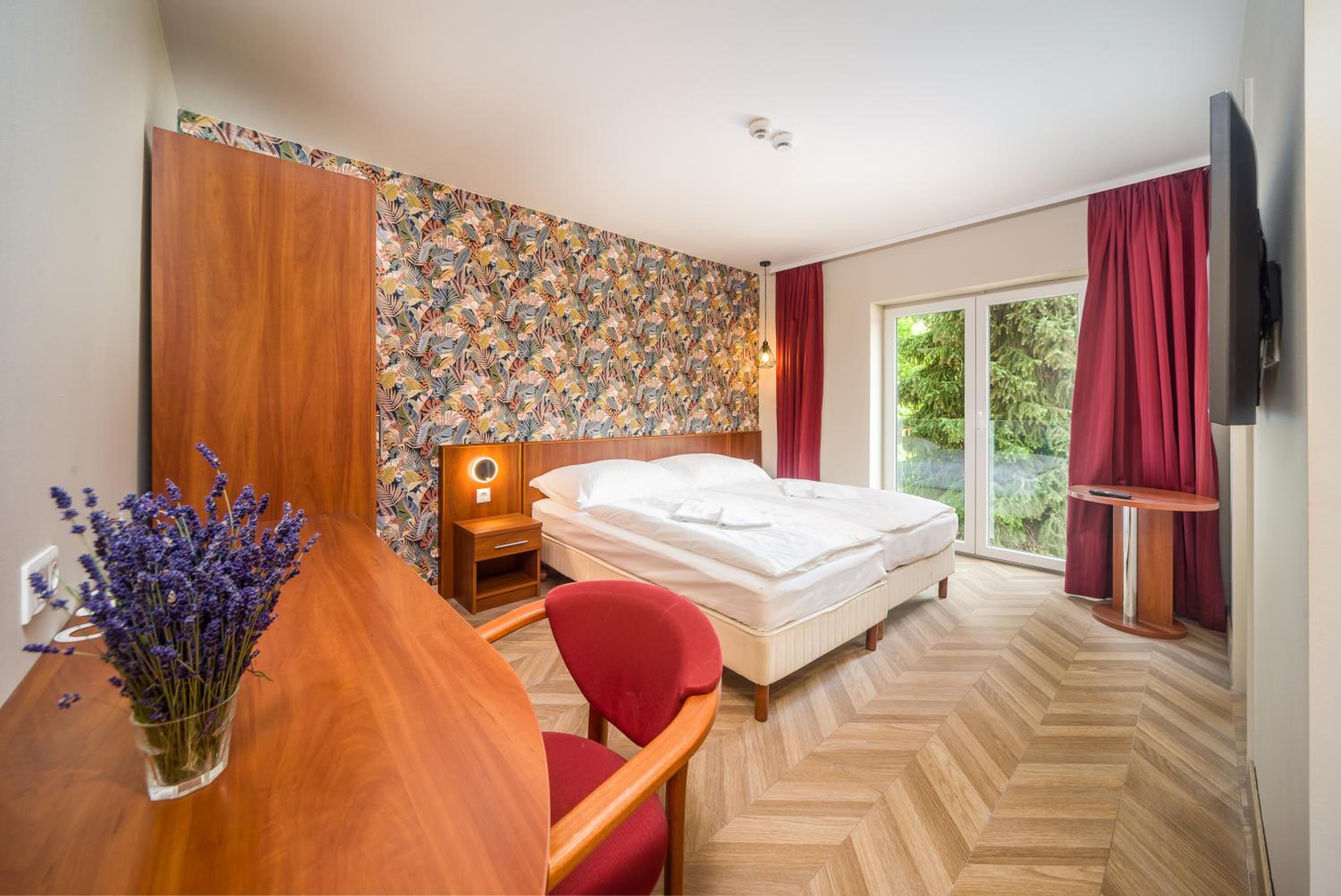 Double or Twin Room with Garden View photo 3