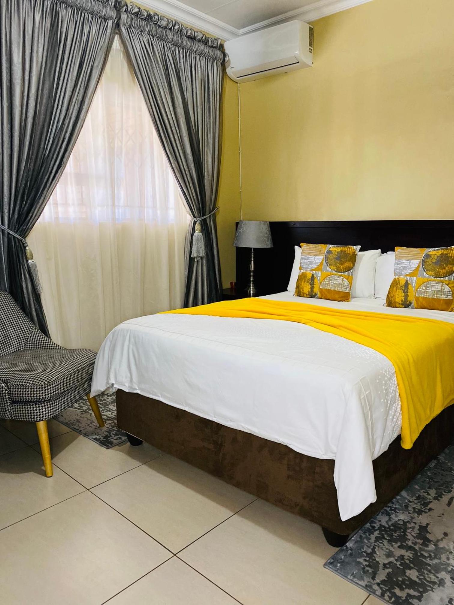 Double Room with Patio - Photo 1