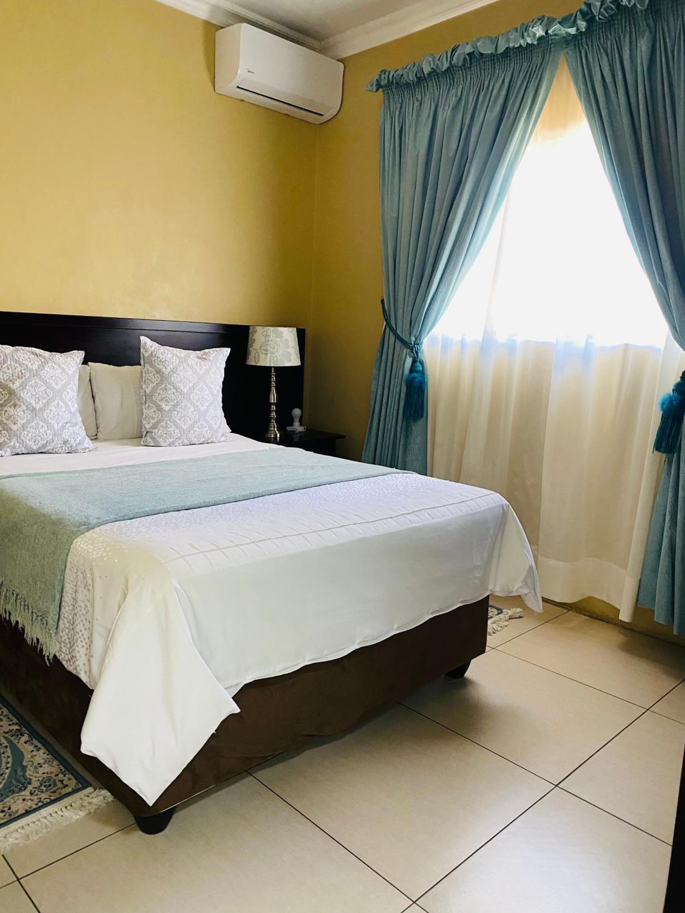 Standard Double Room - Photo 2