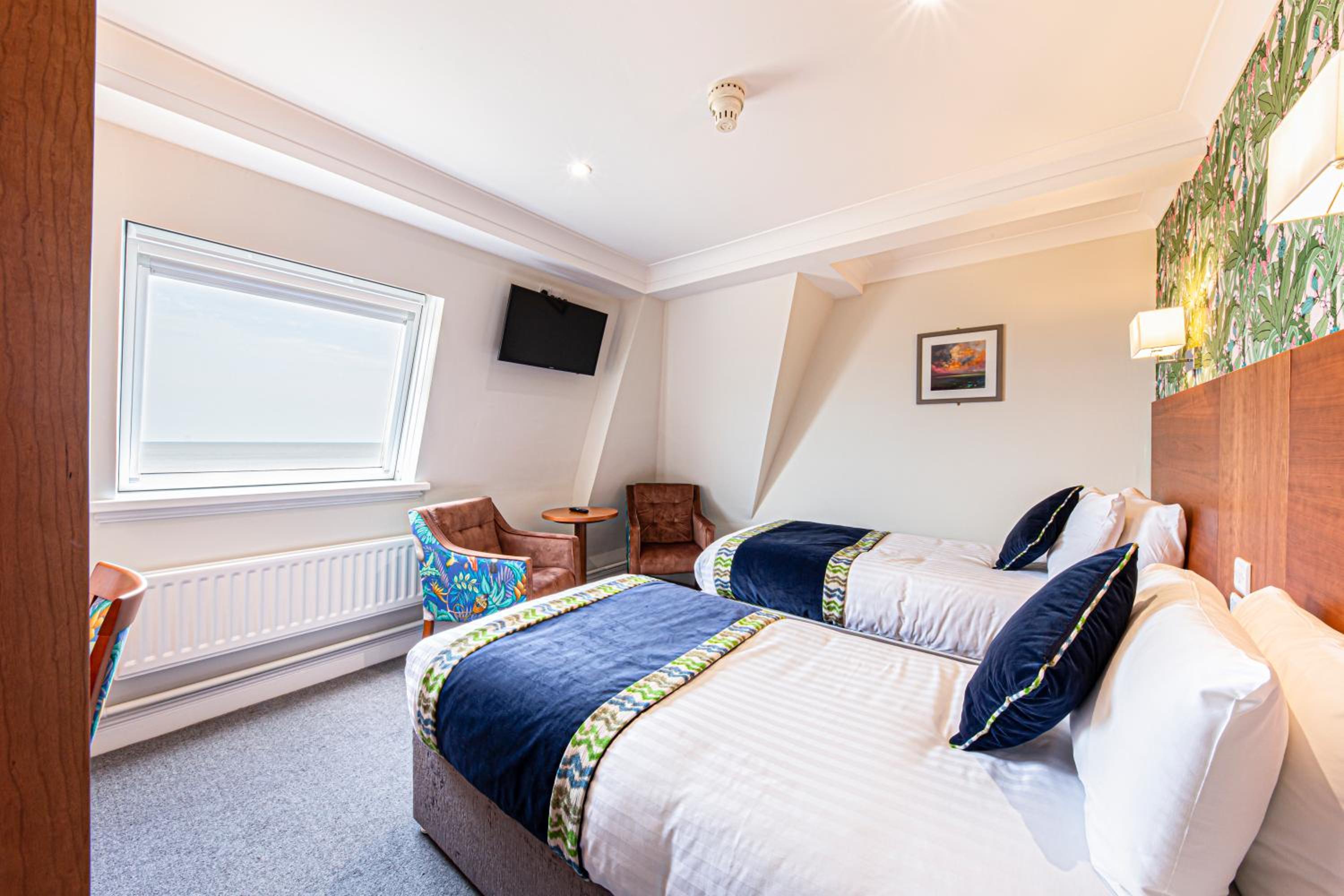 Twin Room with Coastal View - Photo 2