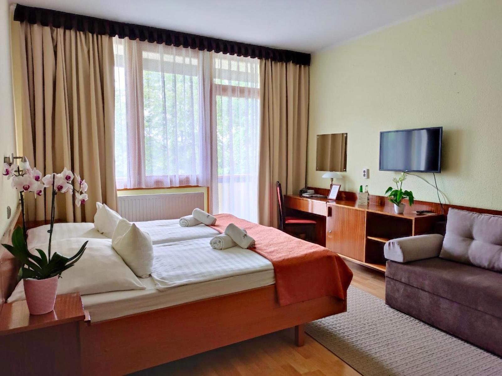 Studio Apartment with Balcony