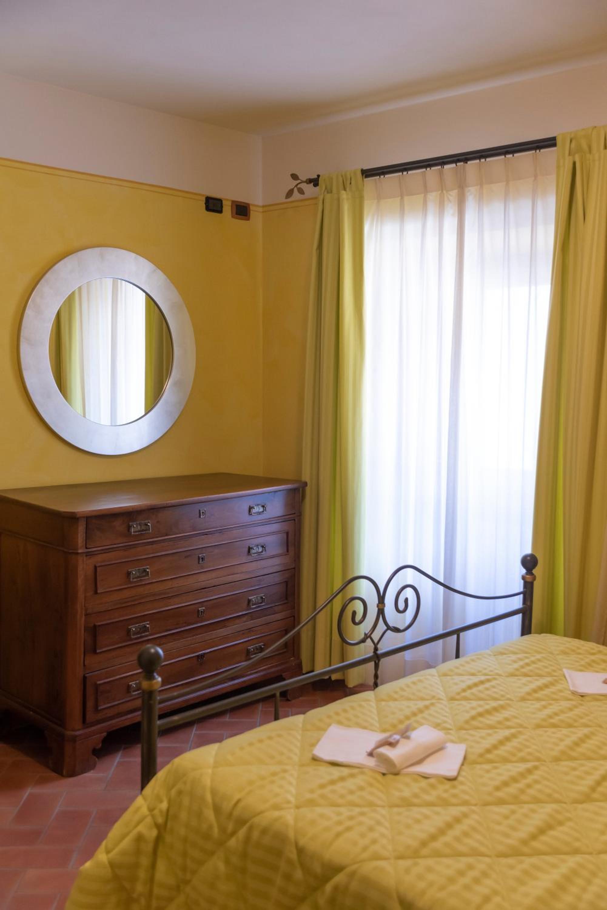 One-Bedroom Apartment photo 2