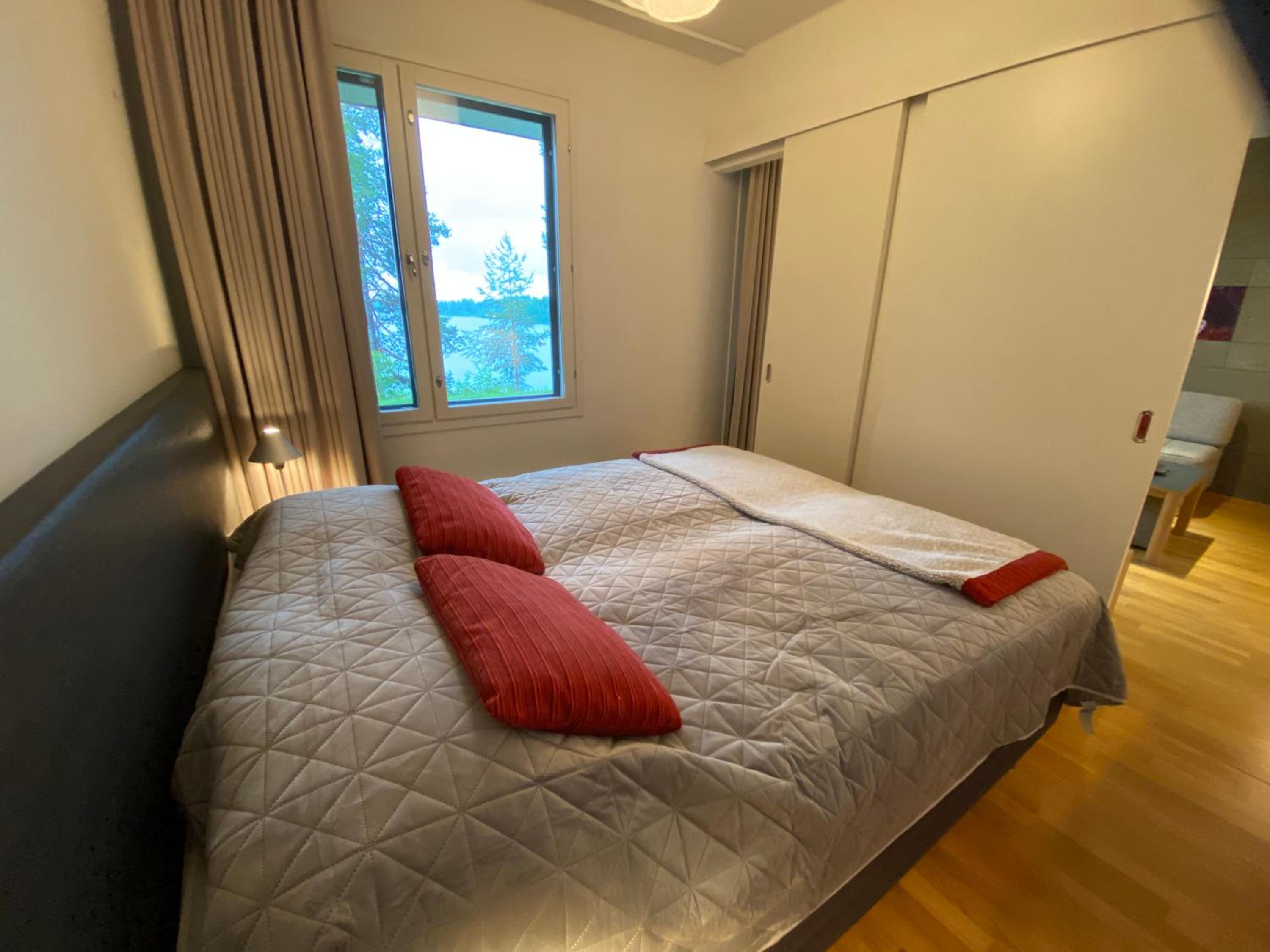 Apartment with Lake View - Photo 9