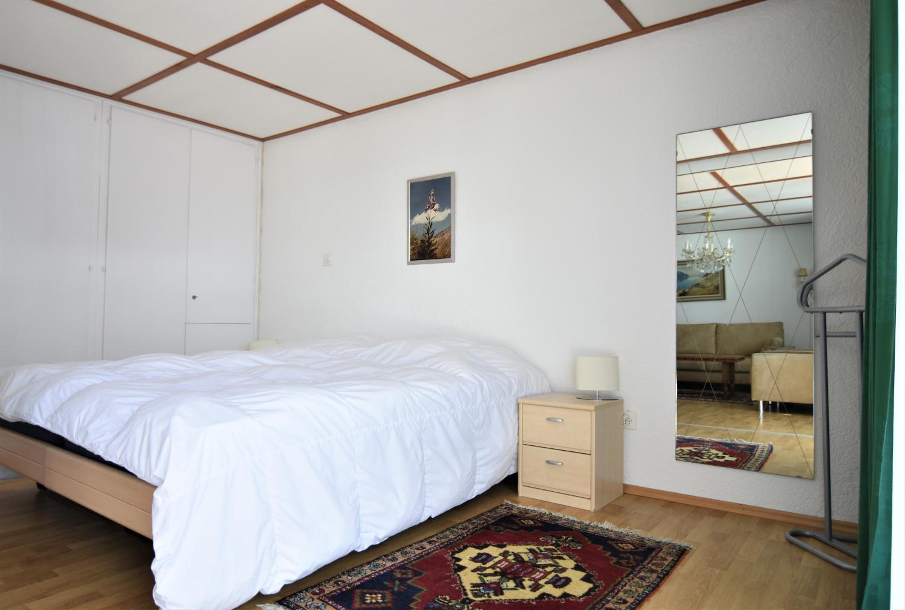 Two-Bedroom Apartment with Bath photo 1