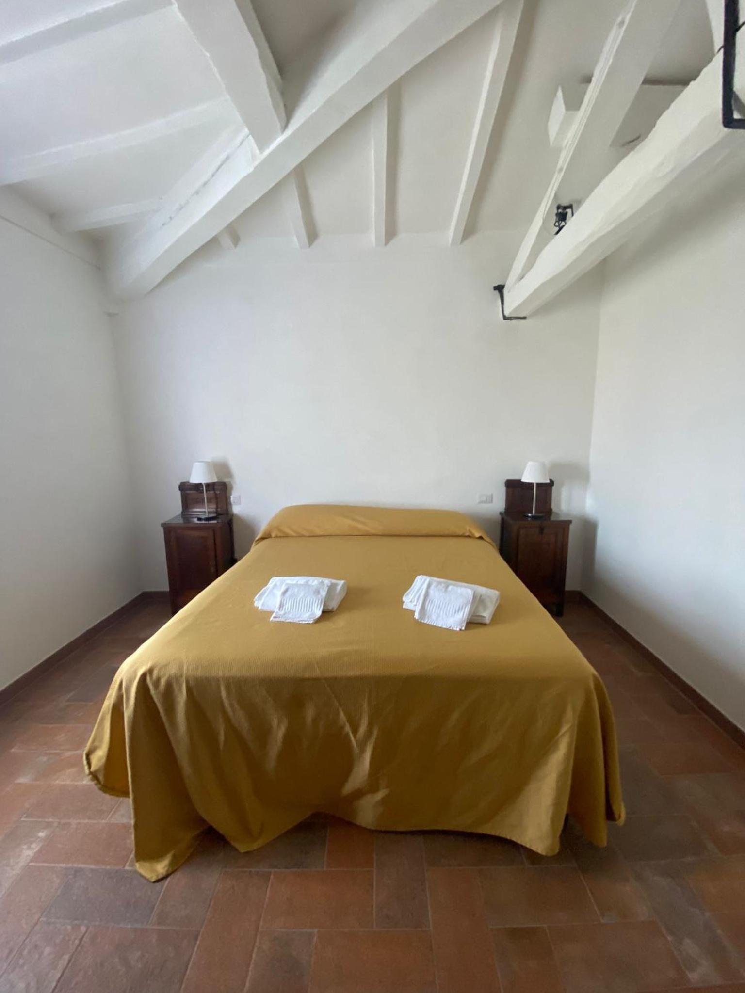 Quadruple Room with Bathroom - Photo 4