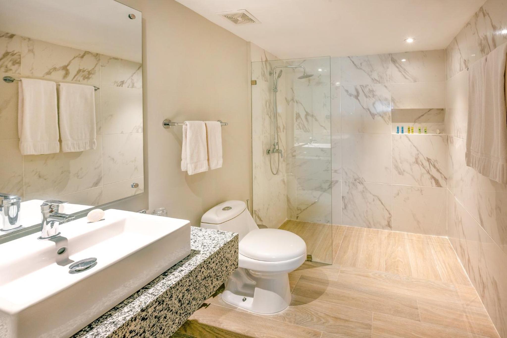 Superior King Room - Photo 6