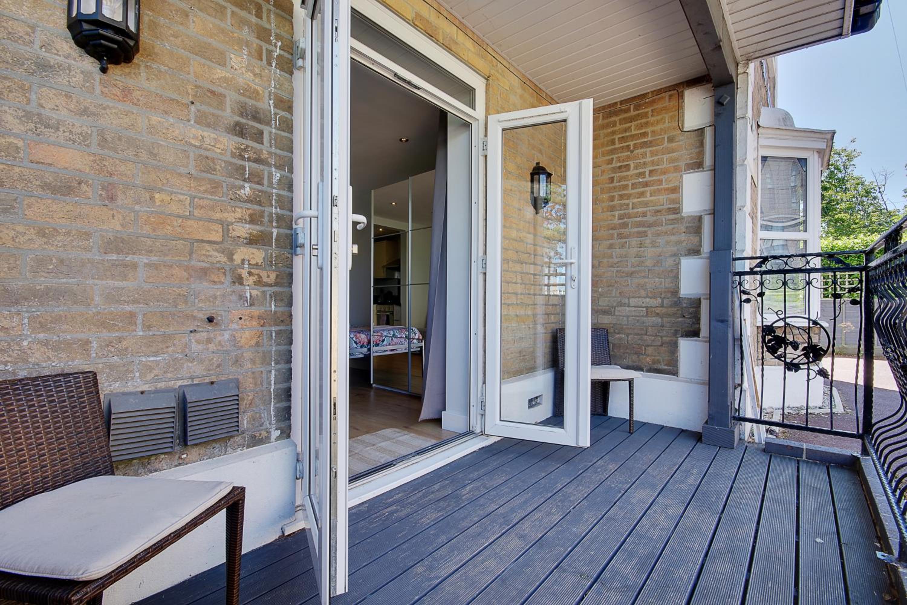 Studio with Balcony photo 3