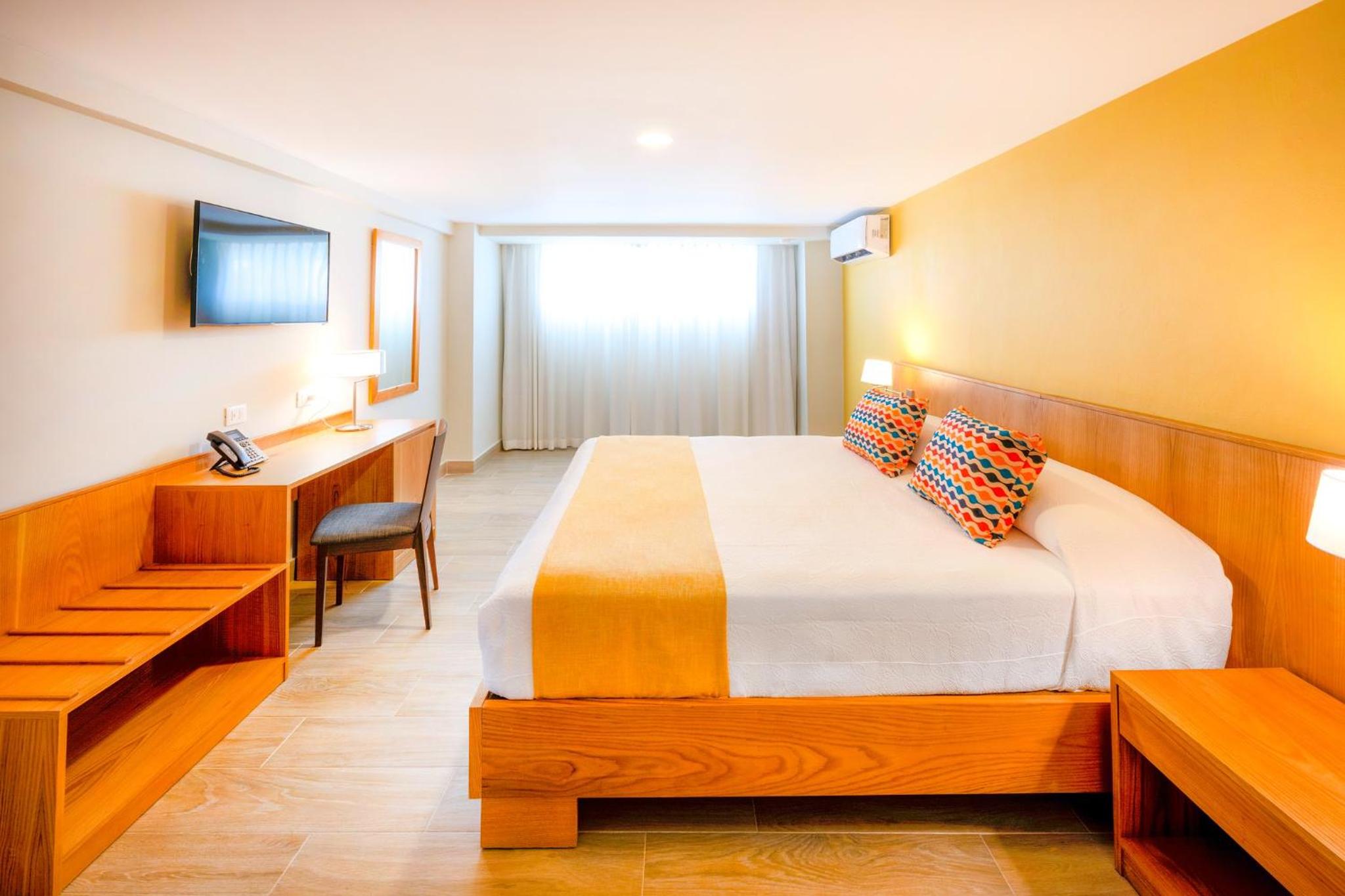 Standard King Room - Photo 5