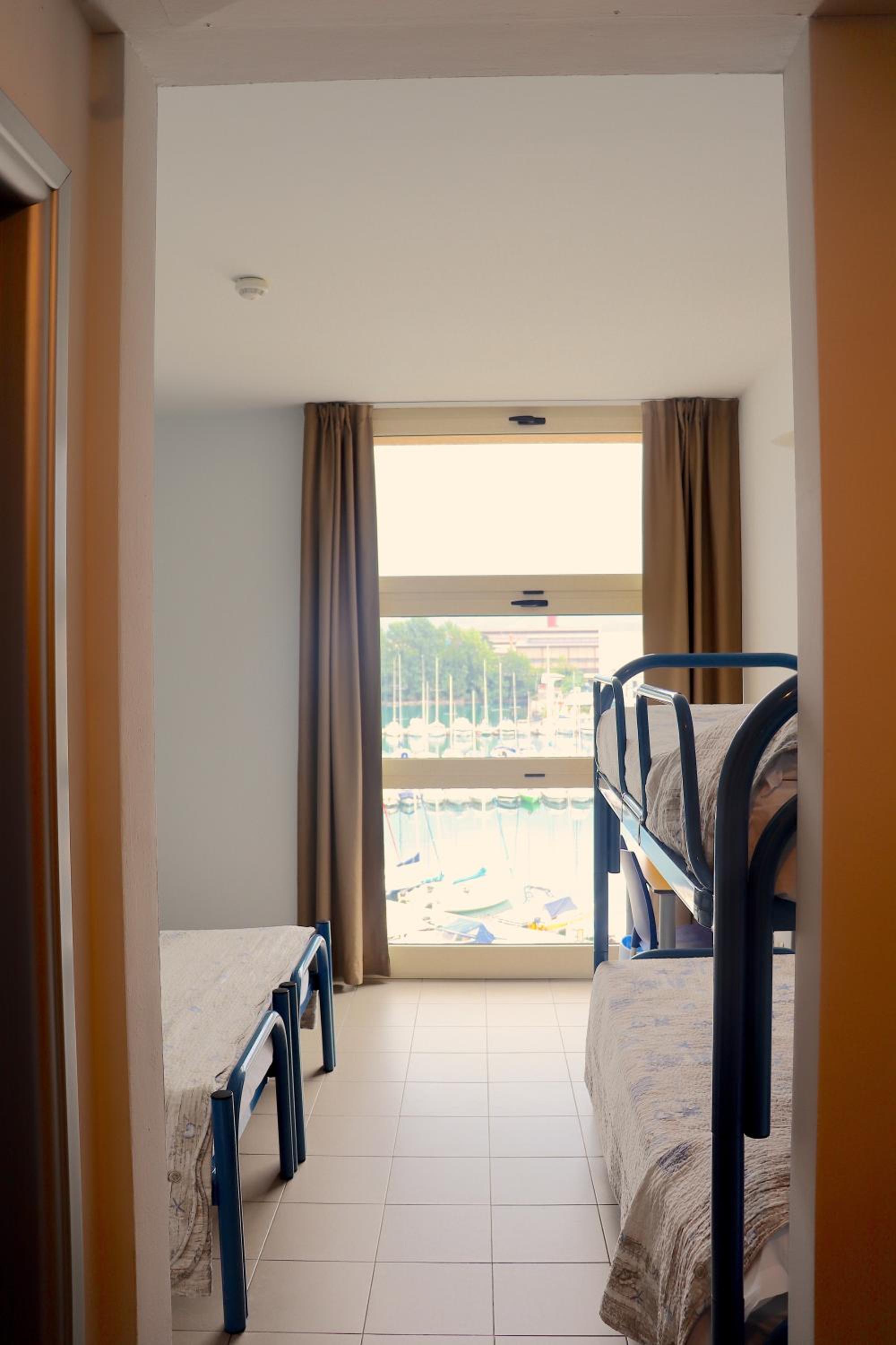 Bed in 6-Bed Mixed Dormitory Room photo 3