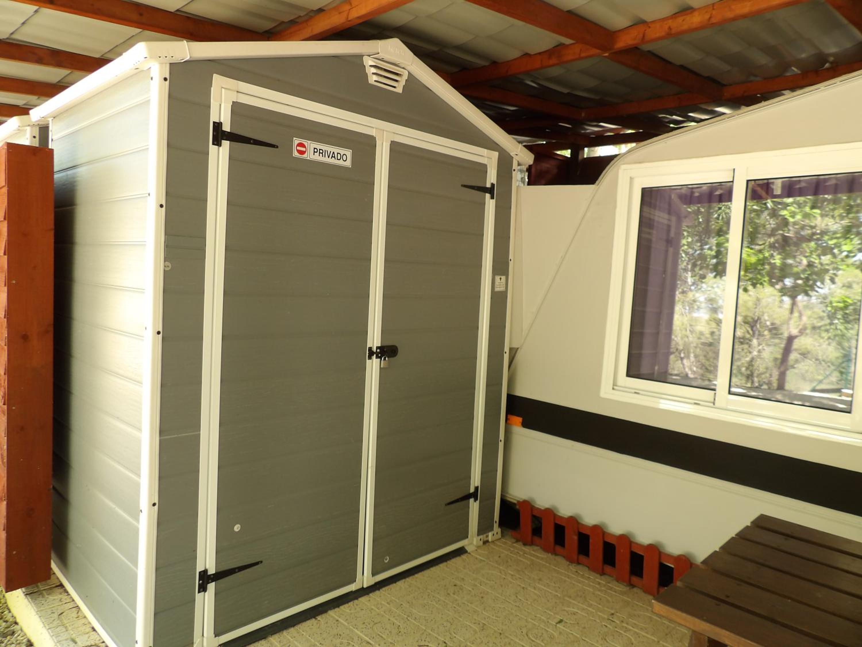 Family Caravan with Private Bathroom photo 3
