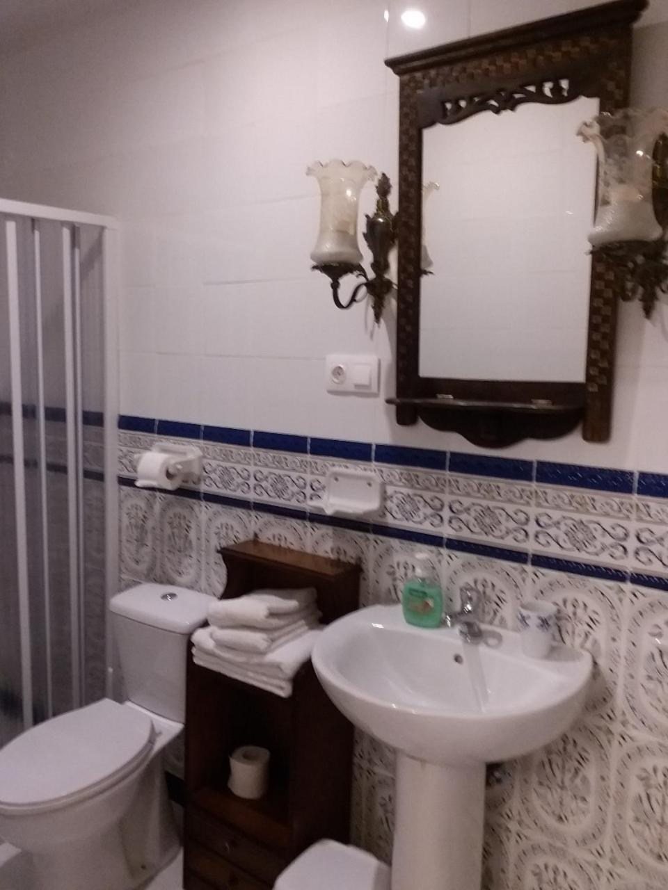 Double Room with Private Bathroom photo 2