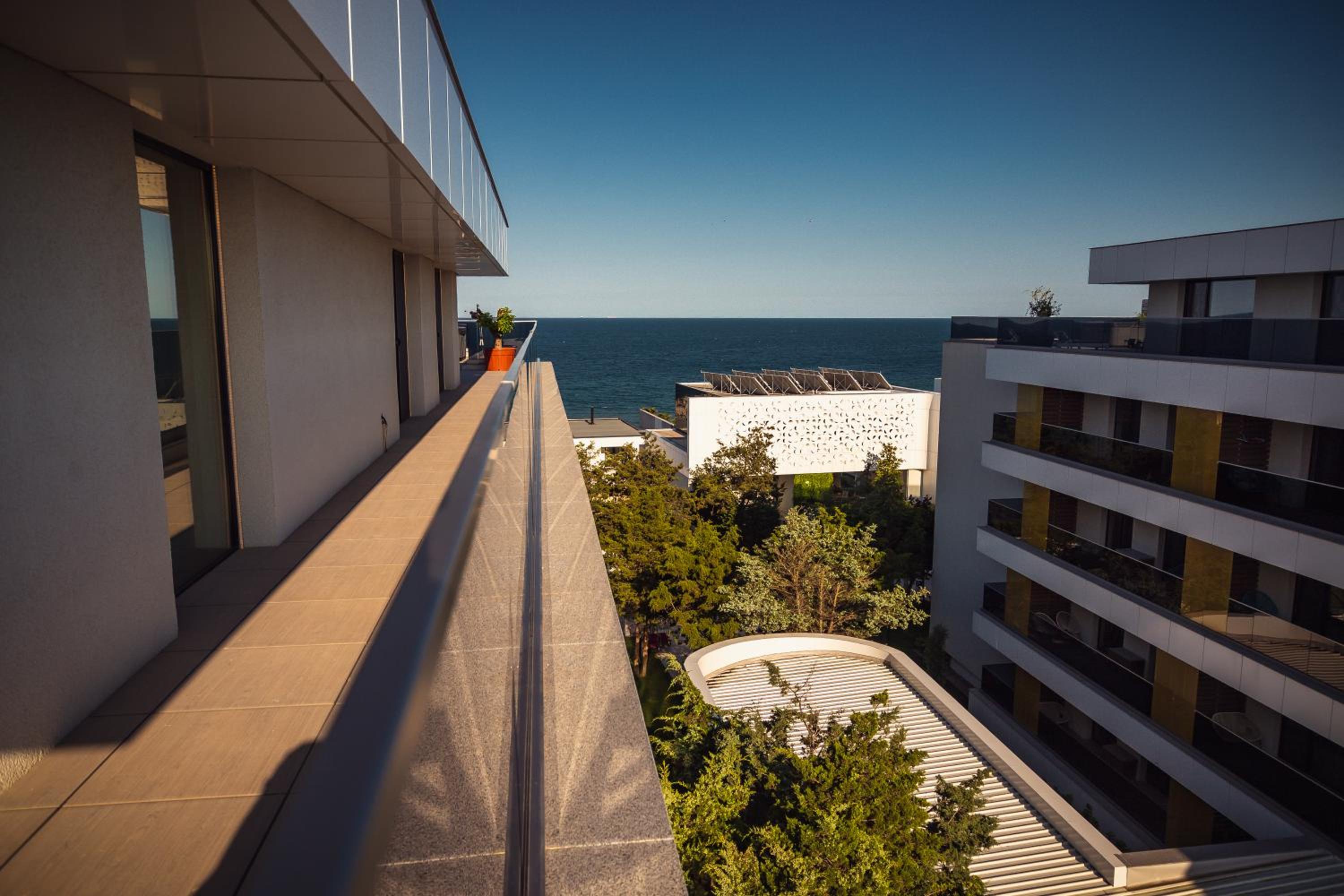One-Bedroom Superior Apartment Lateral Sea View - Photo 24