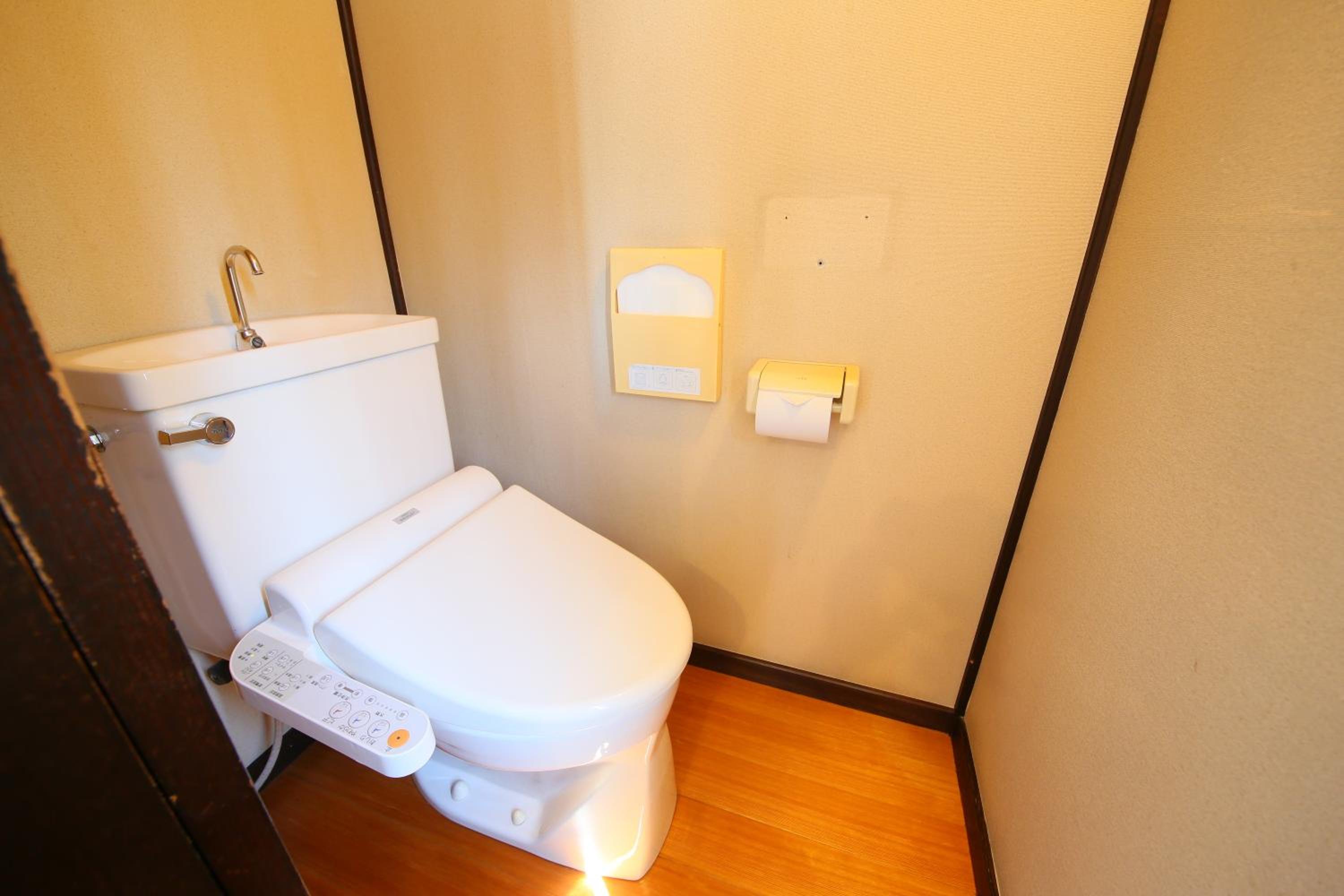 Japaense-Style Room with Private Bathroom - New Wing photo 2