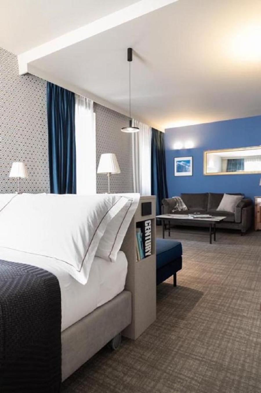 Deluxe Double Room with Balcony and Mountain View - Photo 1