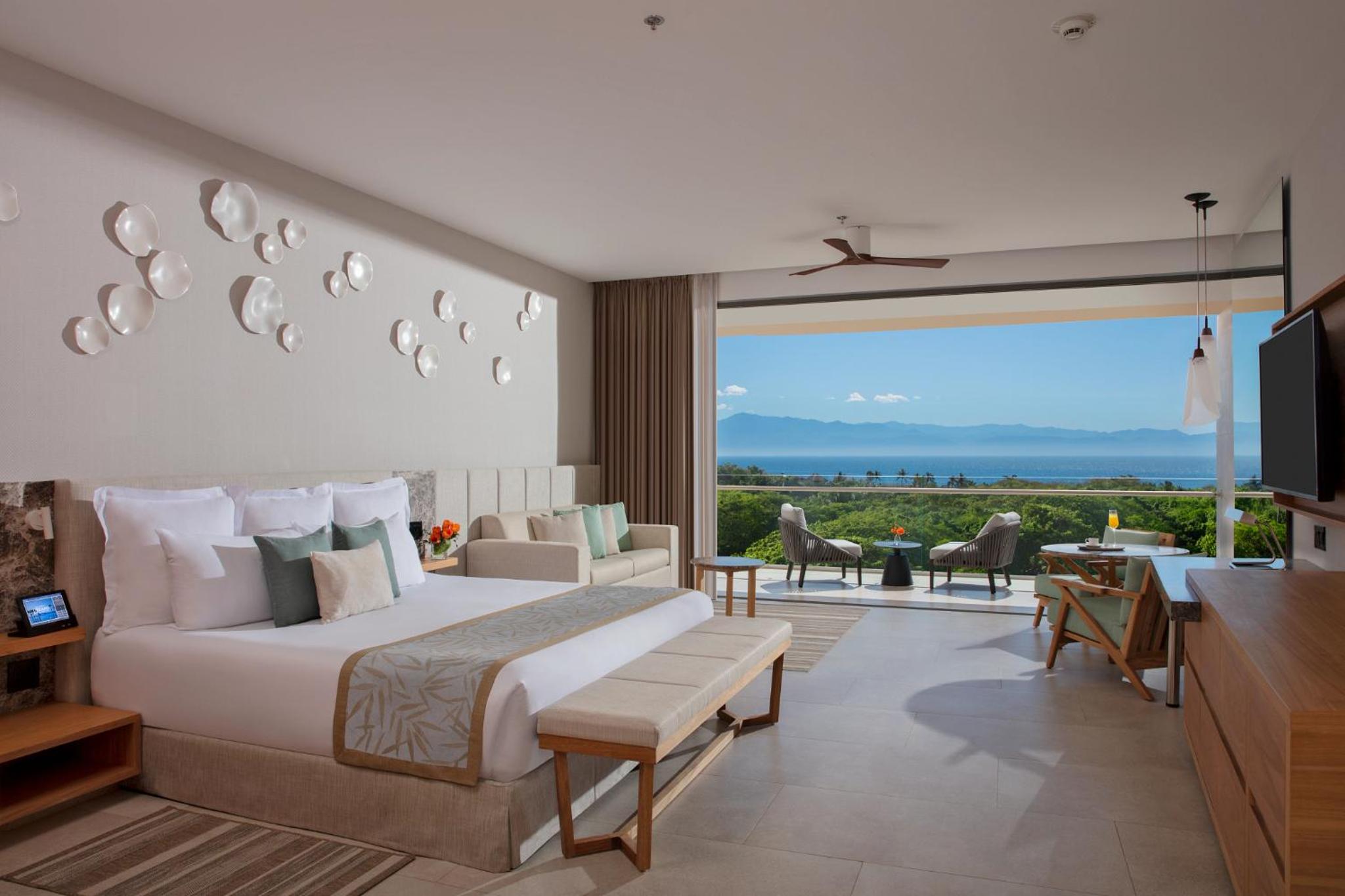 Junior Suite Partial Oceanview king
