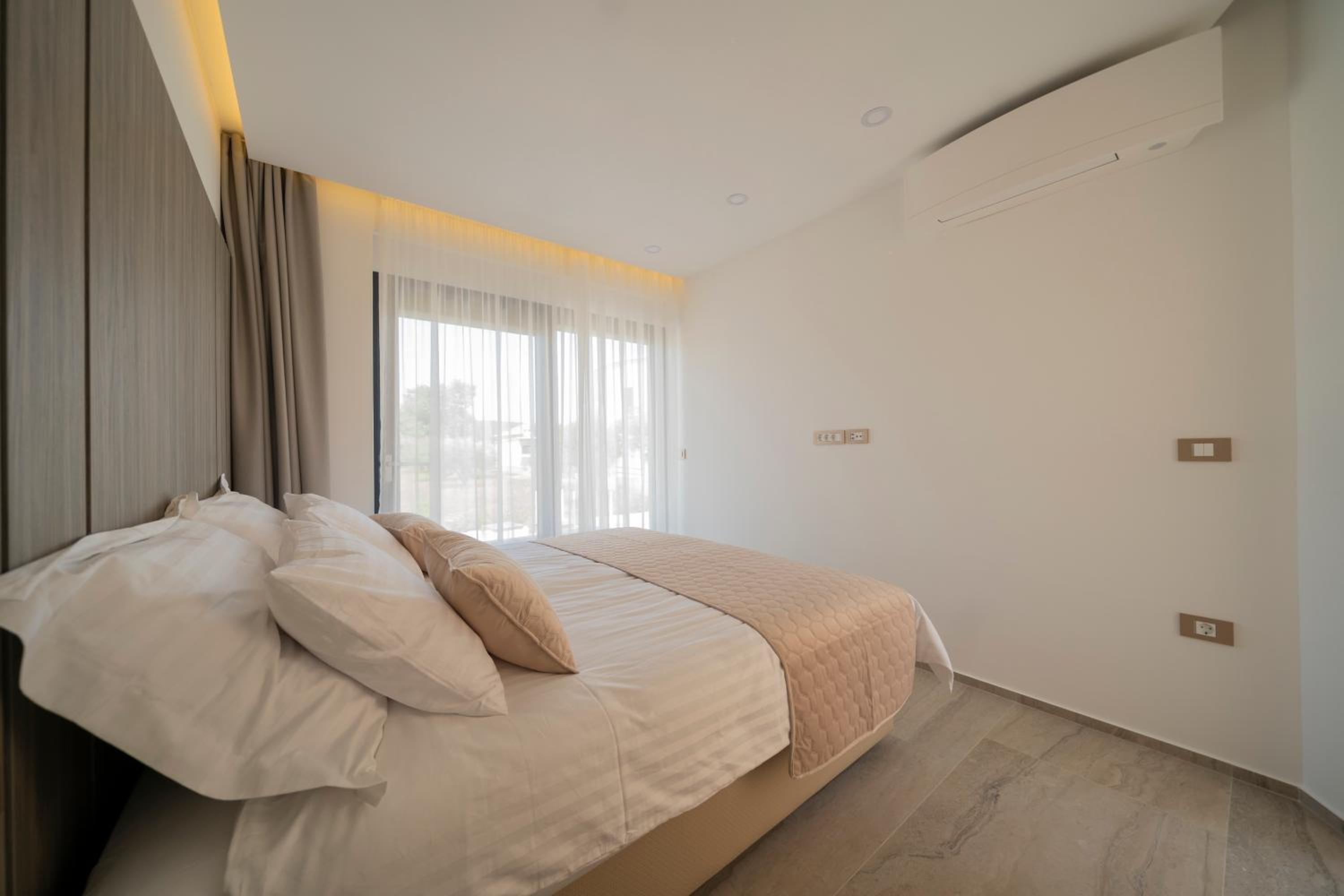 Two-Bedroom Apartment with Balcony and Partial  Sea View photo 3