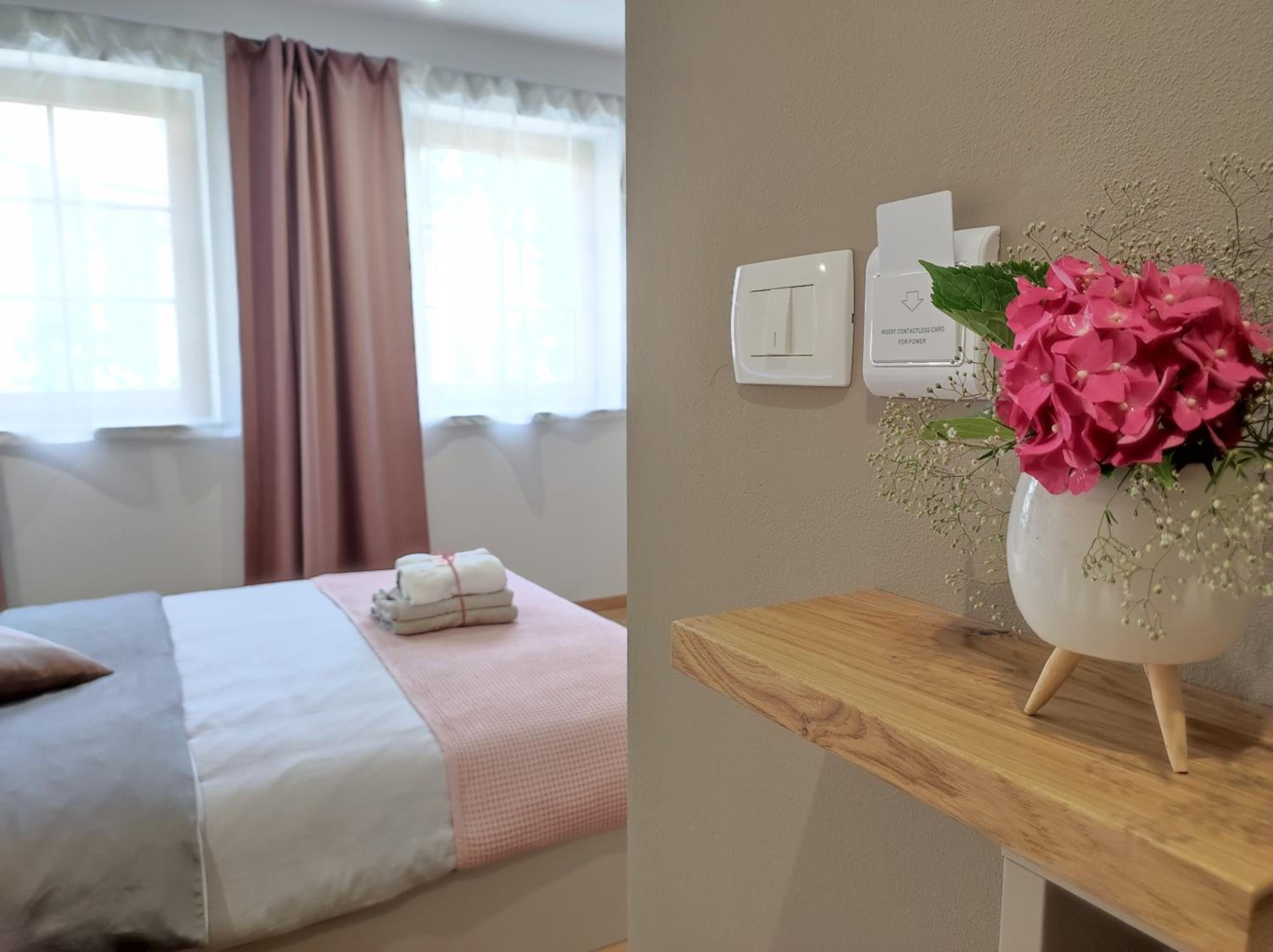 Double Room - Photo 6