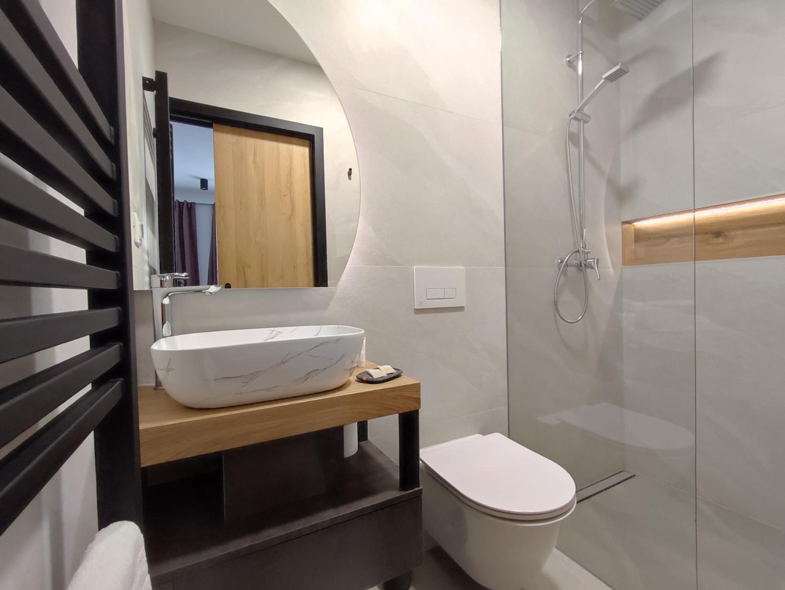 Double Room - Photo 8