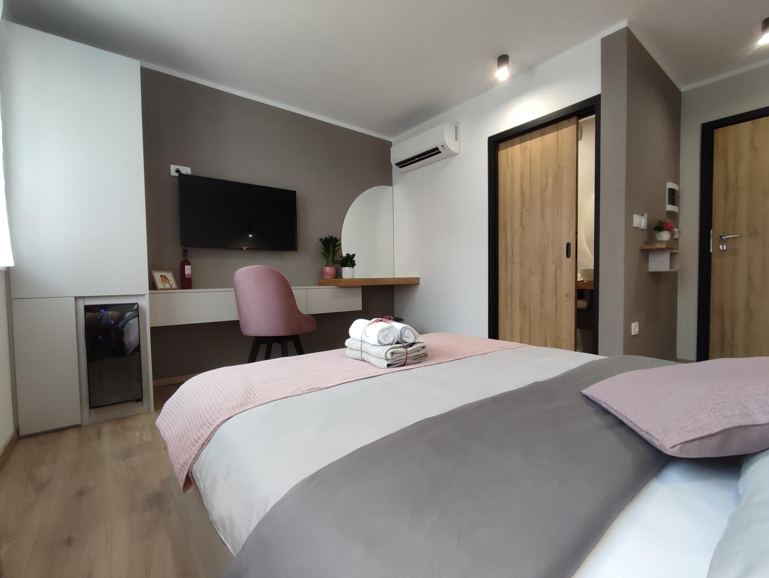 Double Room - Photo 1