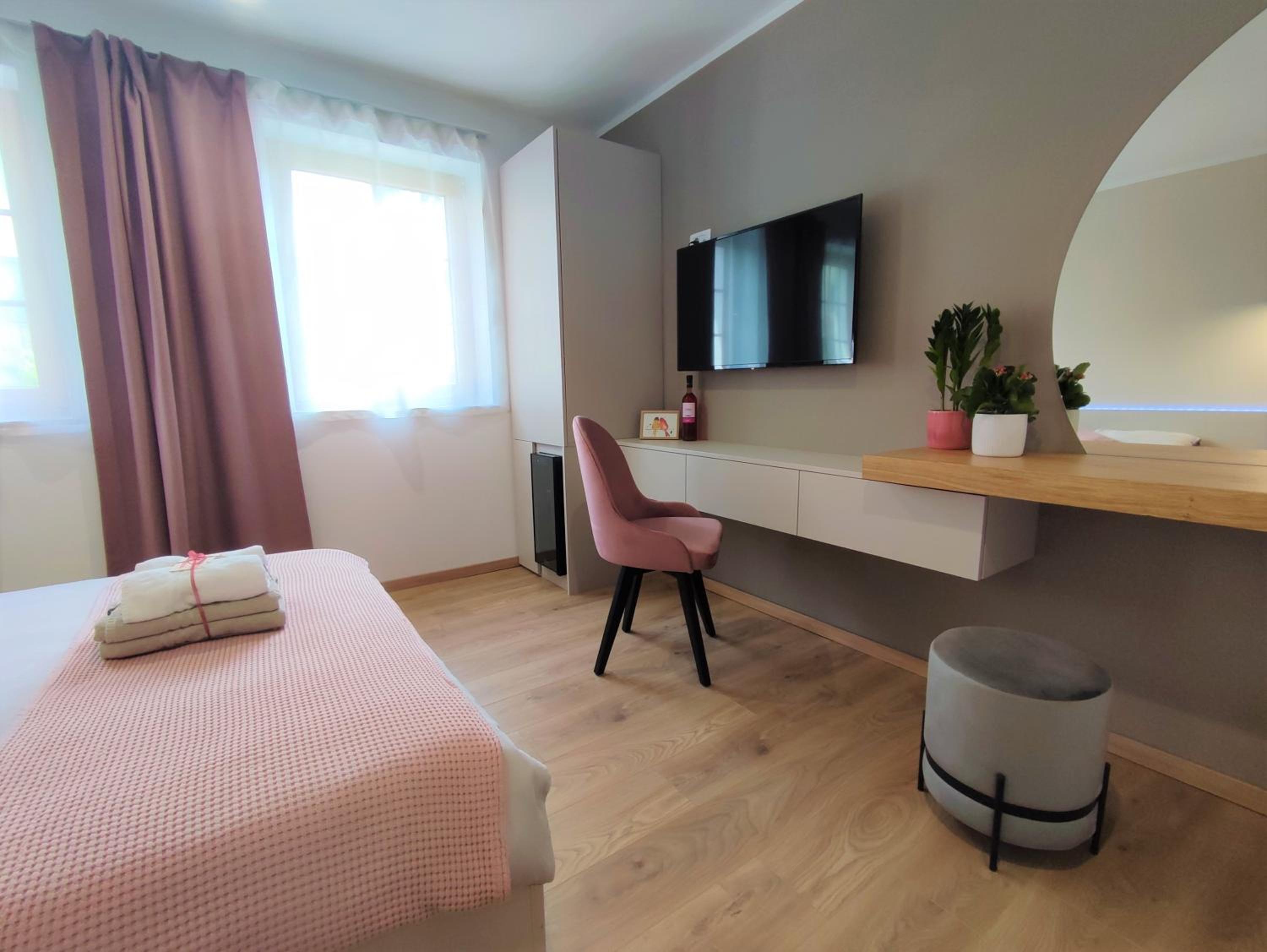 Double Room - Photo 4