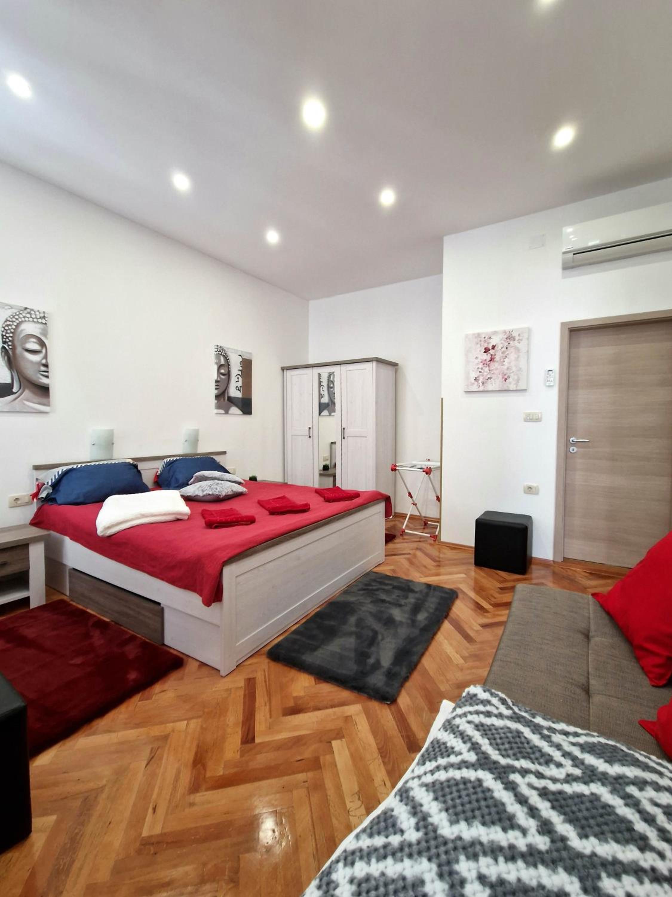 Apartment - Photo 4