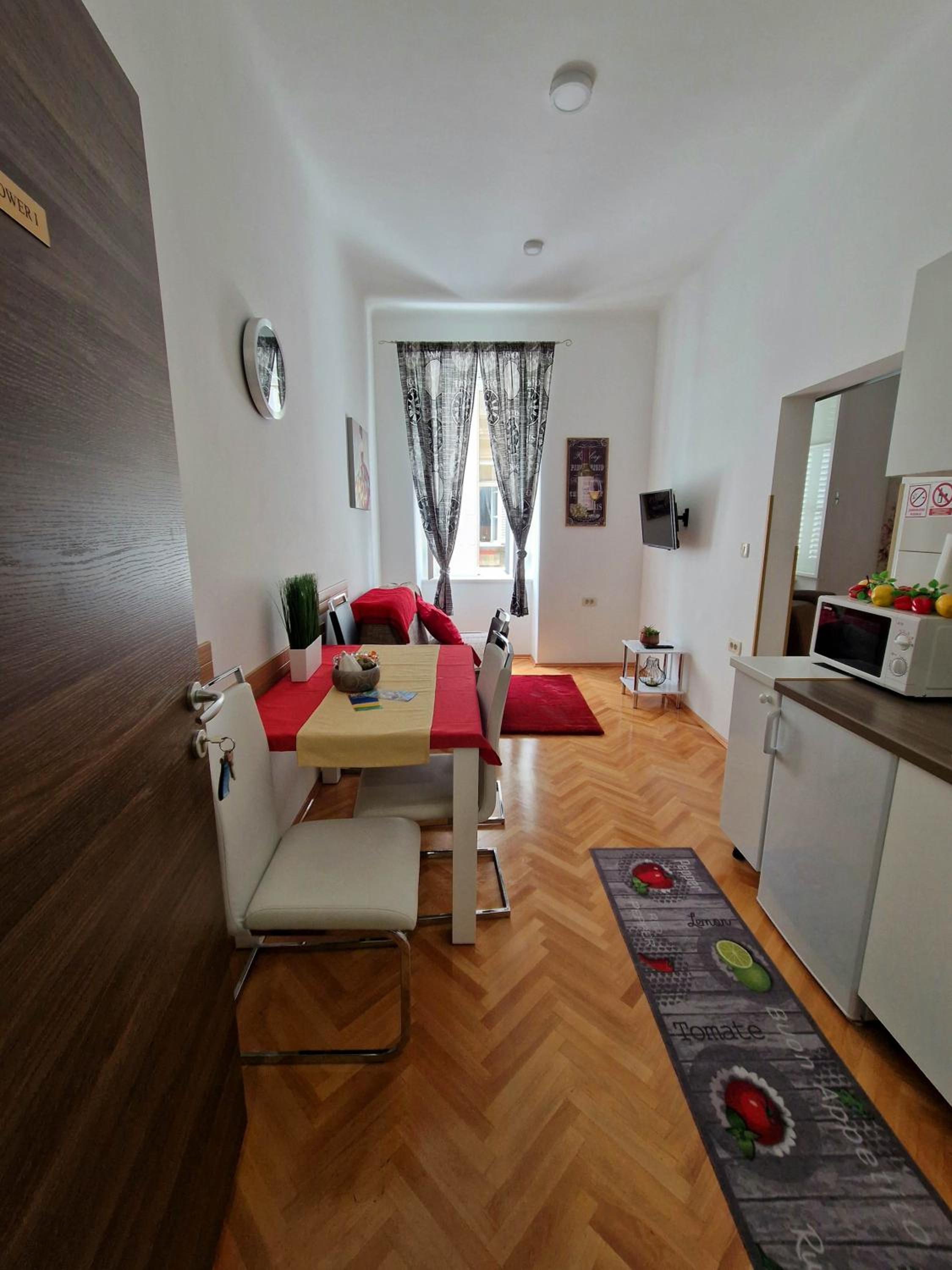 Apartment - Photo 2