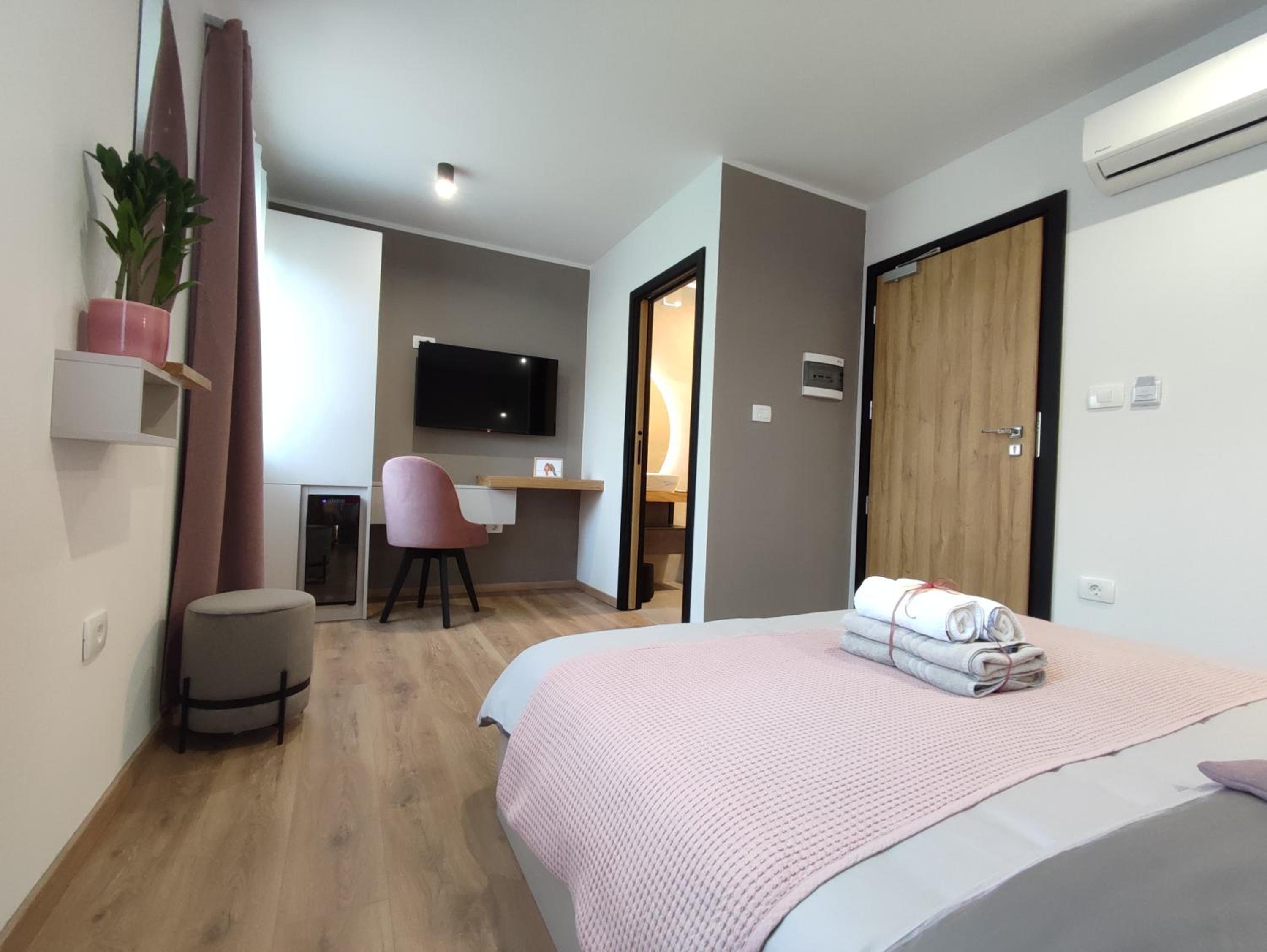 Deluxe Double Room - Photo 2