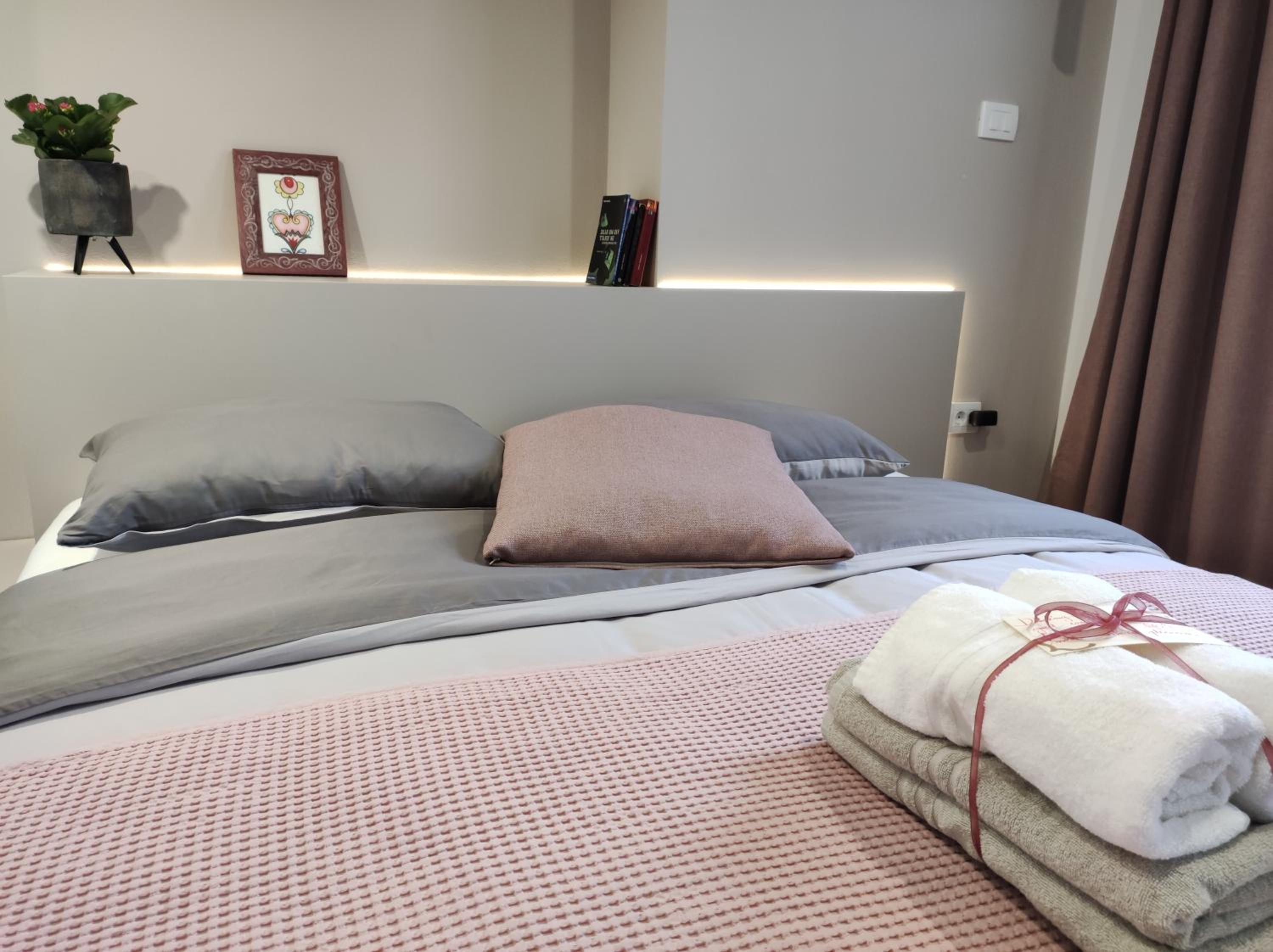 Deluxe Double Room - Photo 13