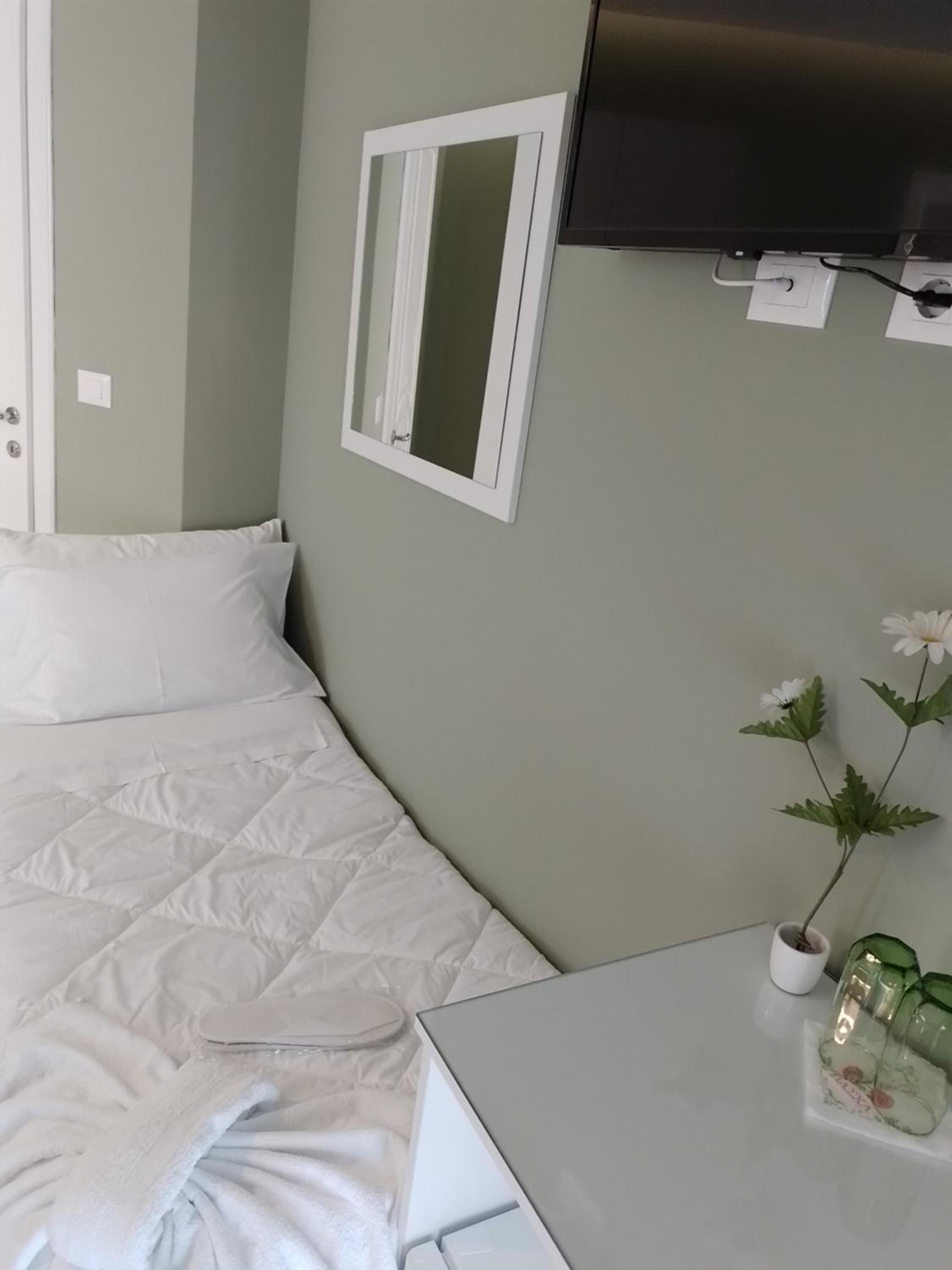 Deluxe Double Room (2 Adults + 1 Child)